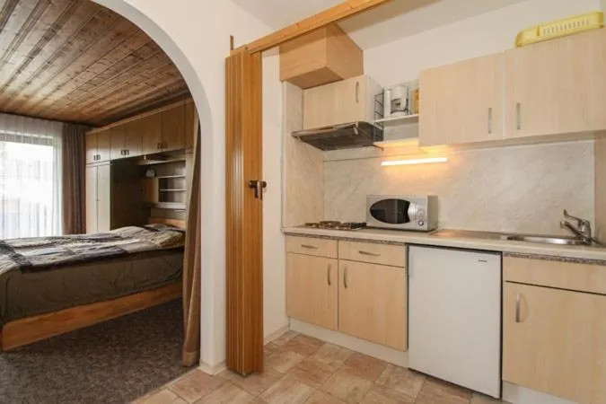 Kitchen or kitchenette in Haus Moni