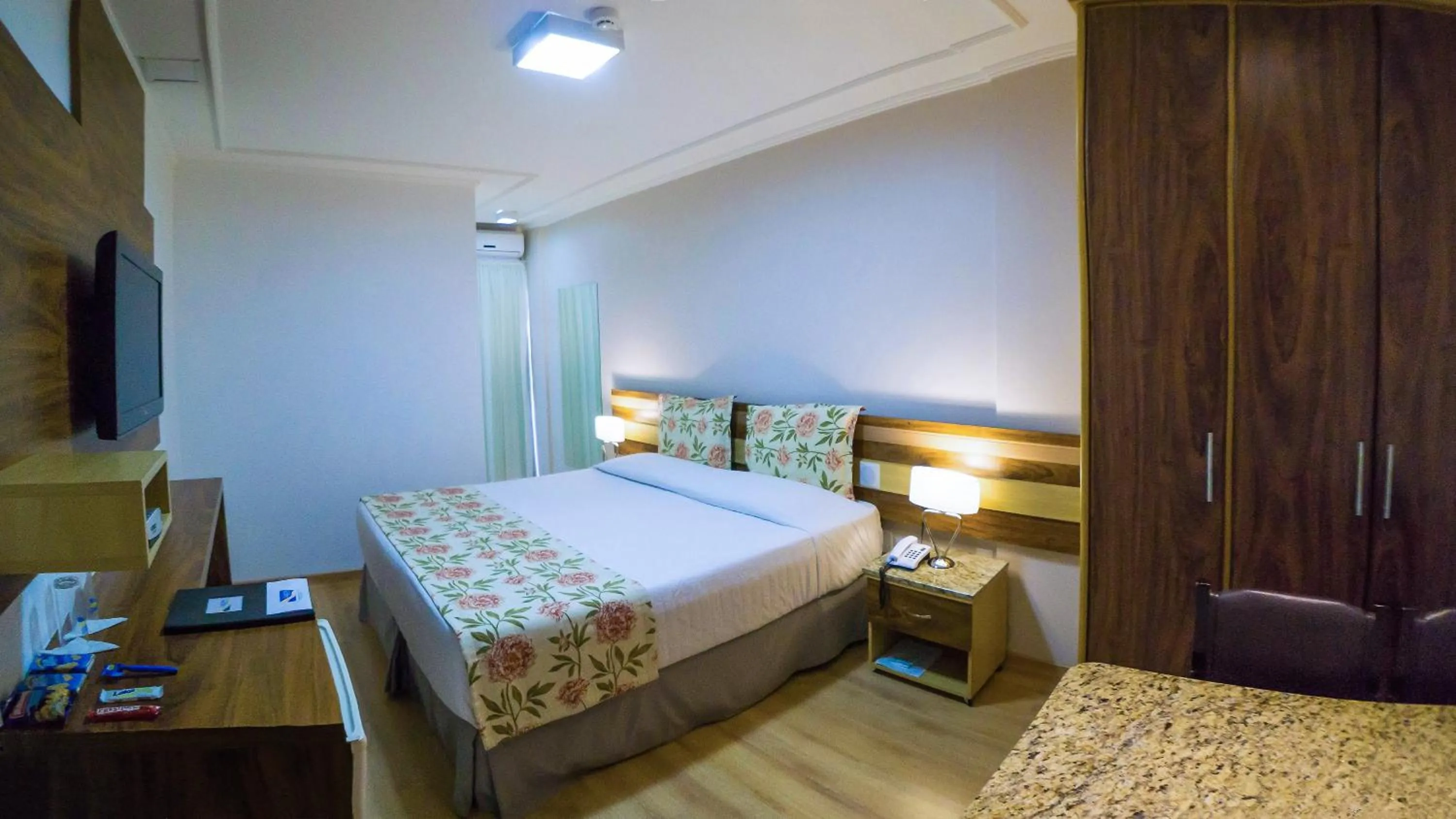 Bedroom, Bed in Laguna Plaza Hotel