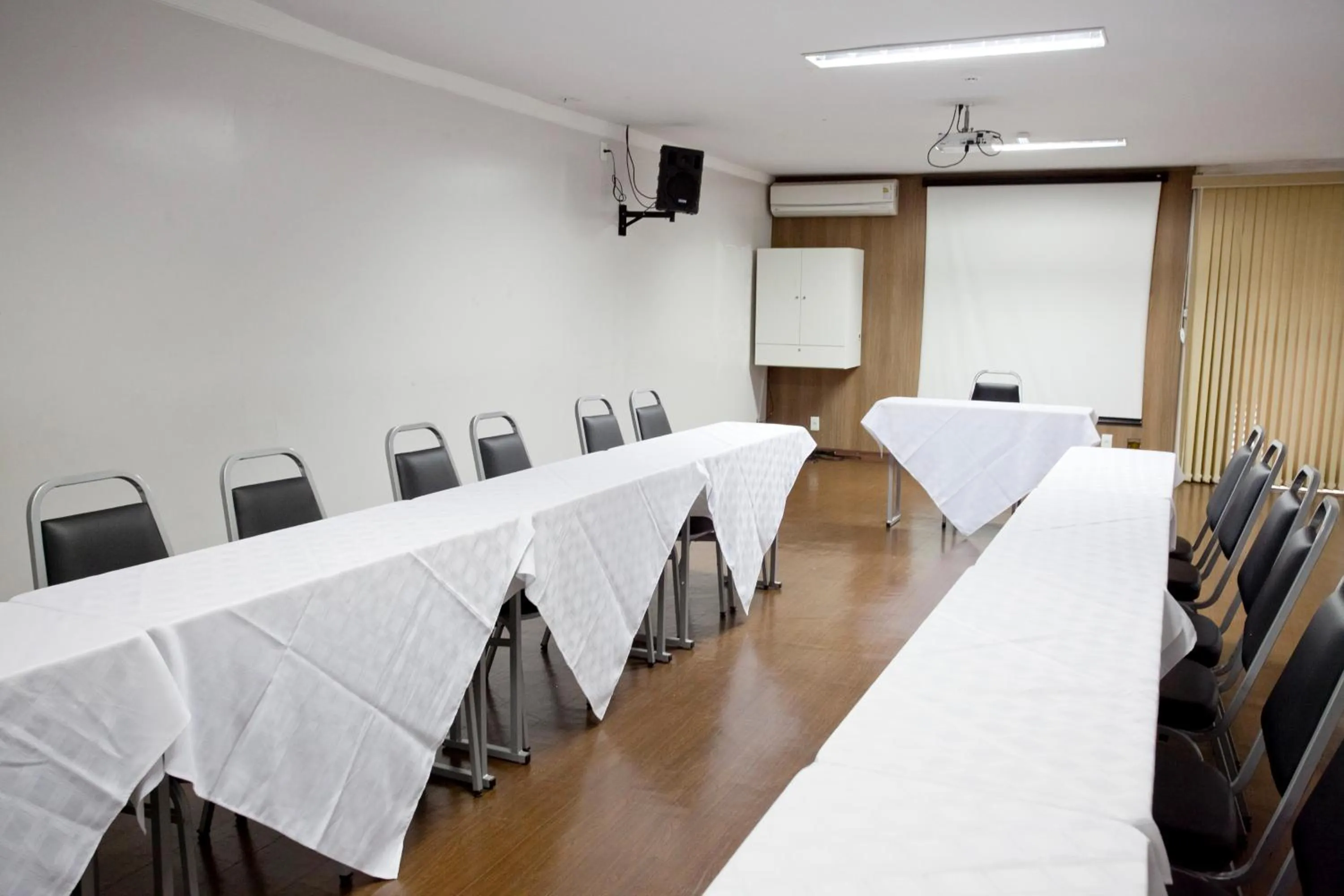 Business facilities in Laguna Plaza Hotel