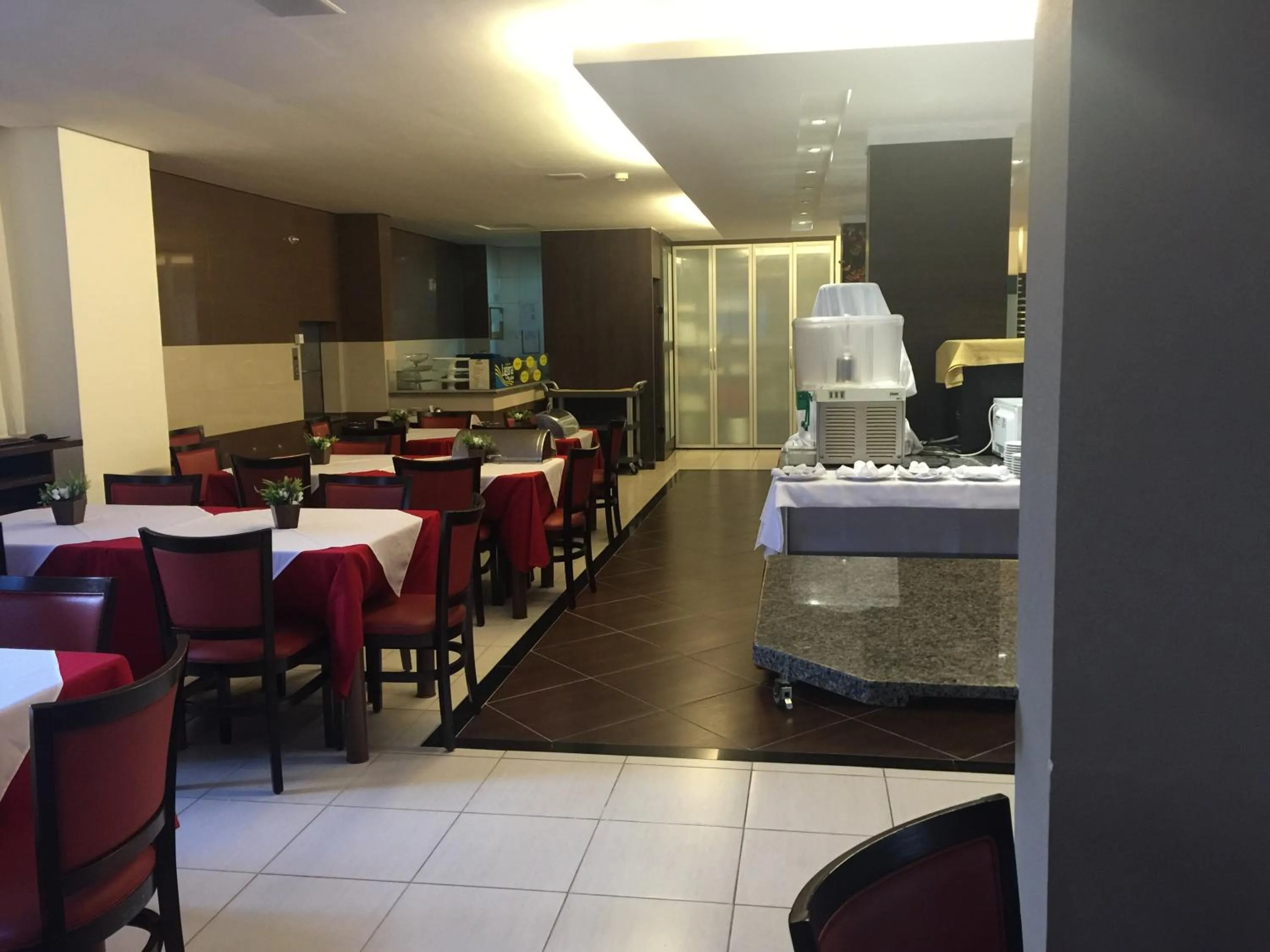 Restaurant/places to eat in Laguna Plaza Hotel