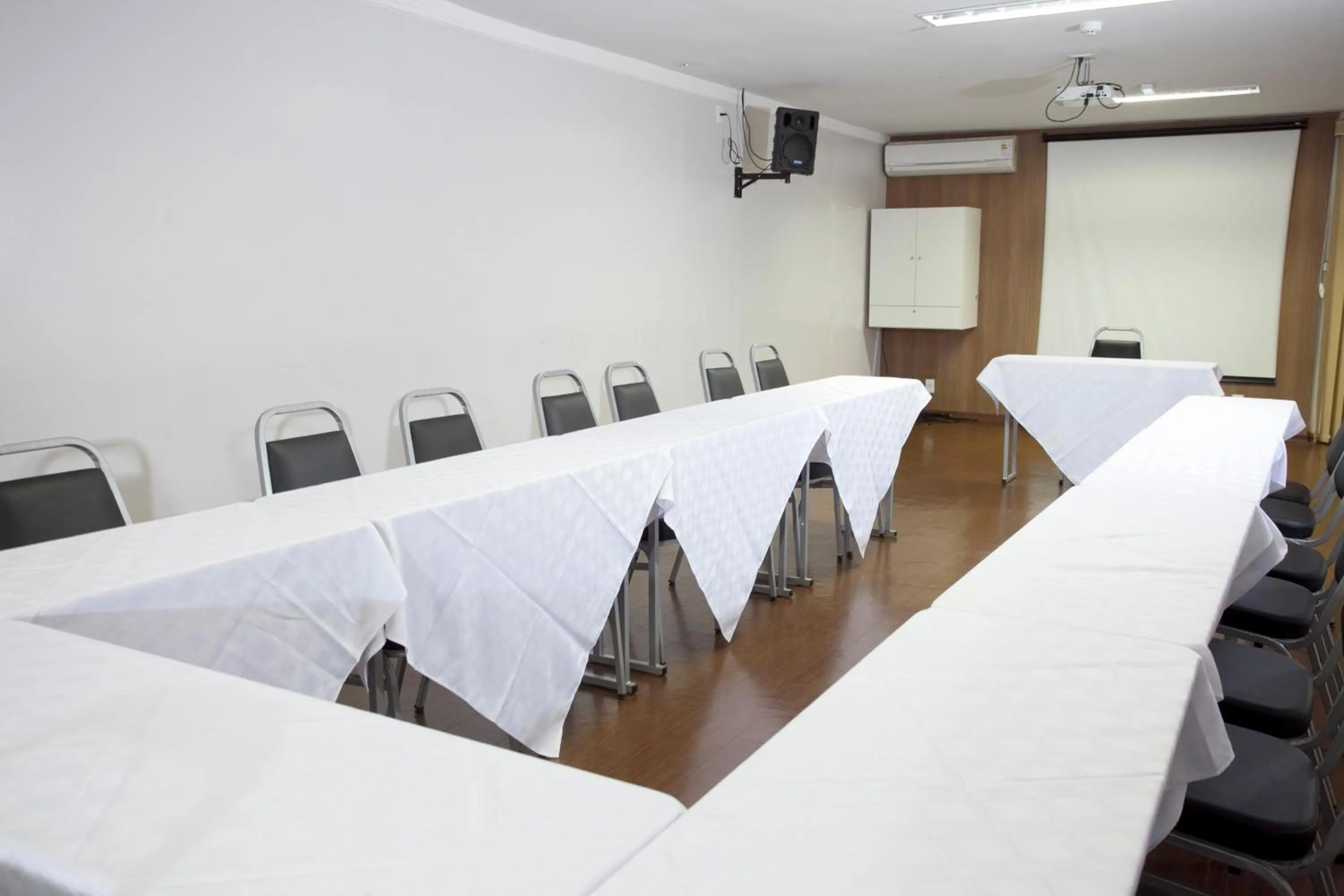 Business facilities in Laguna Plaza Hotel