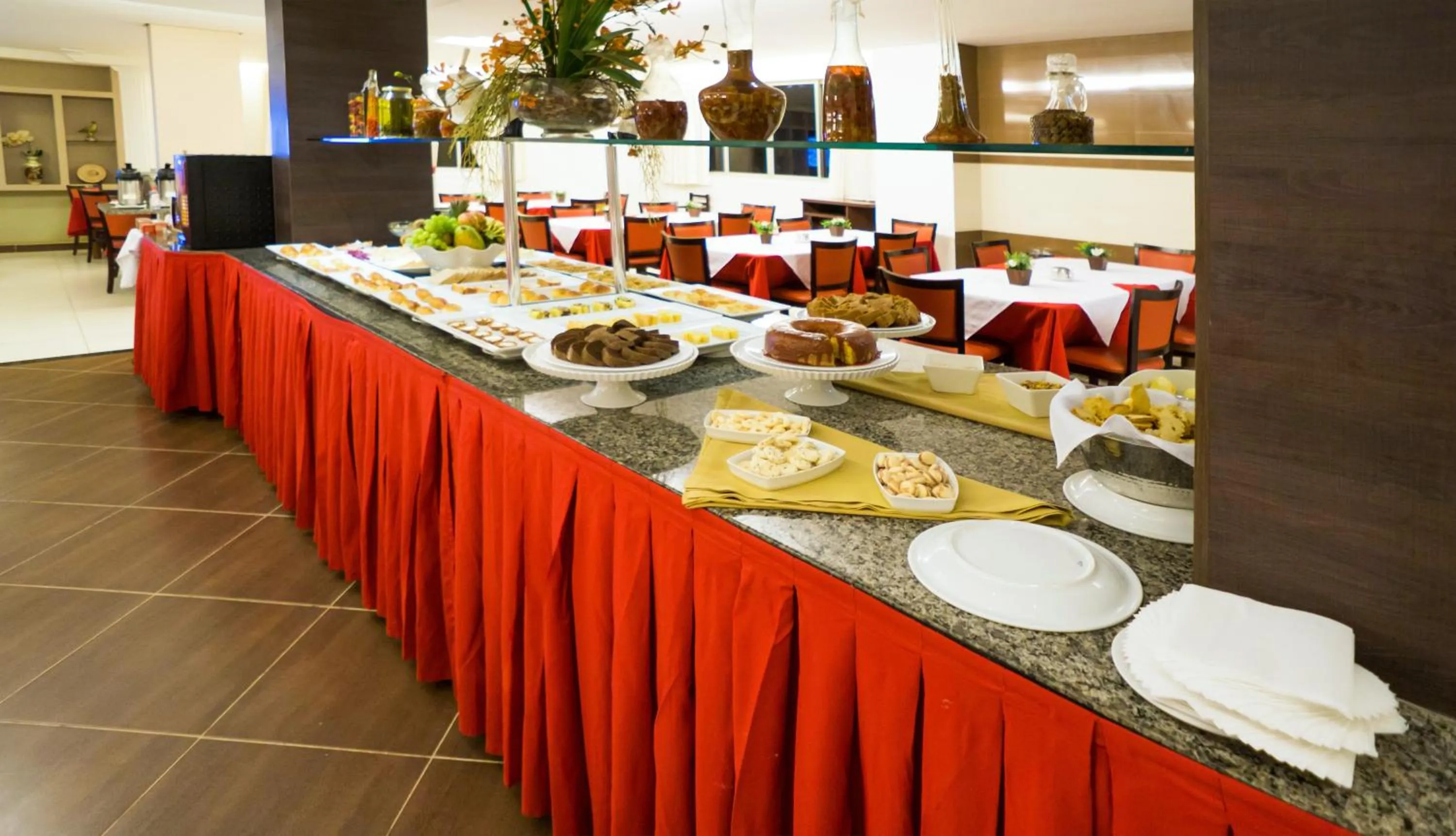 Restaurant/places to eat in Laguna Plaza Hotel