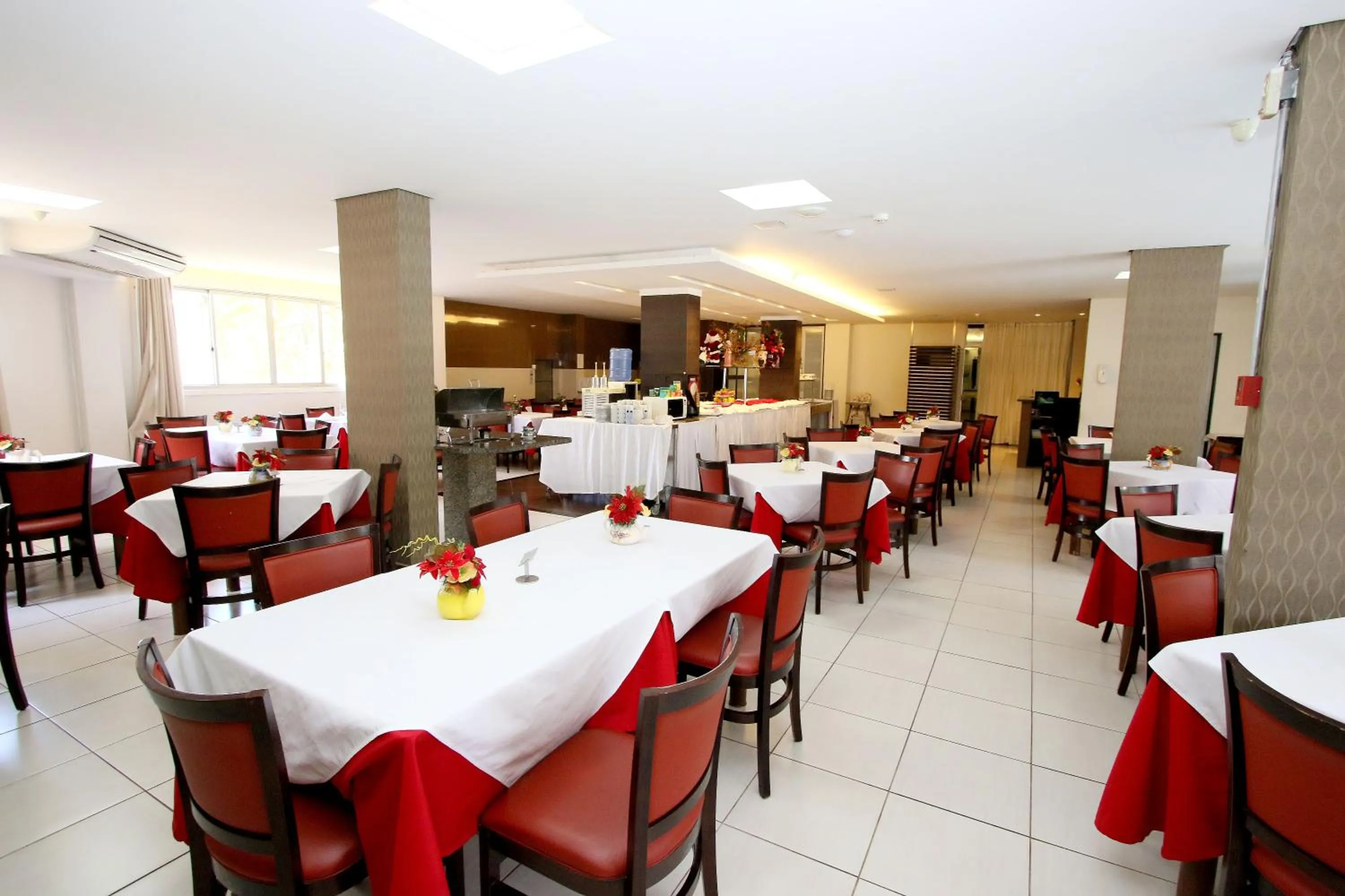 Restaurant/places to eat in Laguna Plaza Hotel