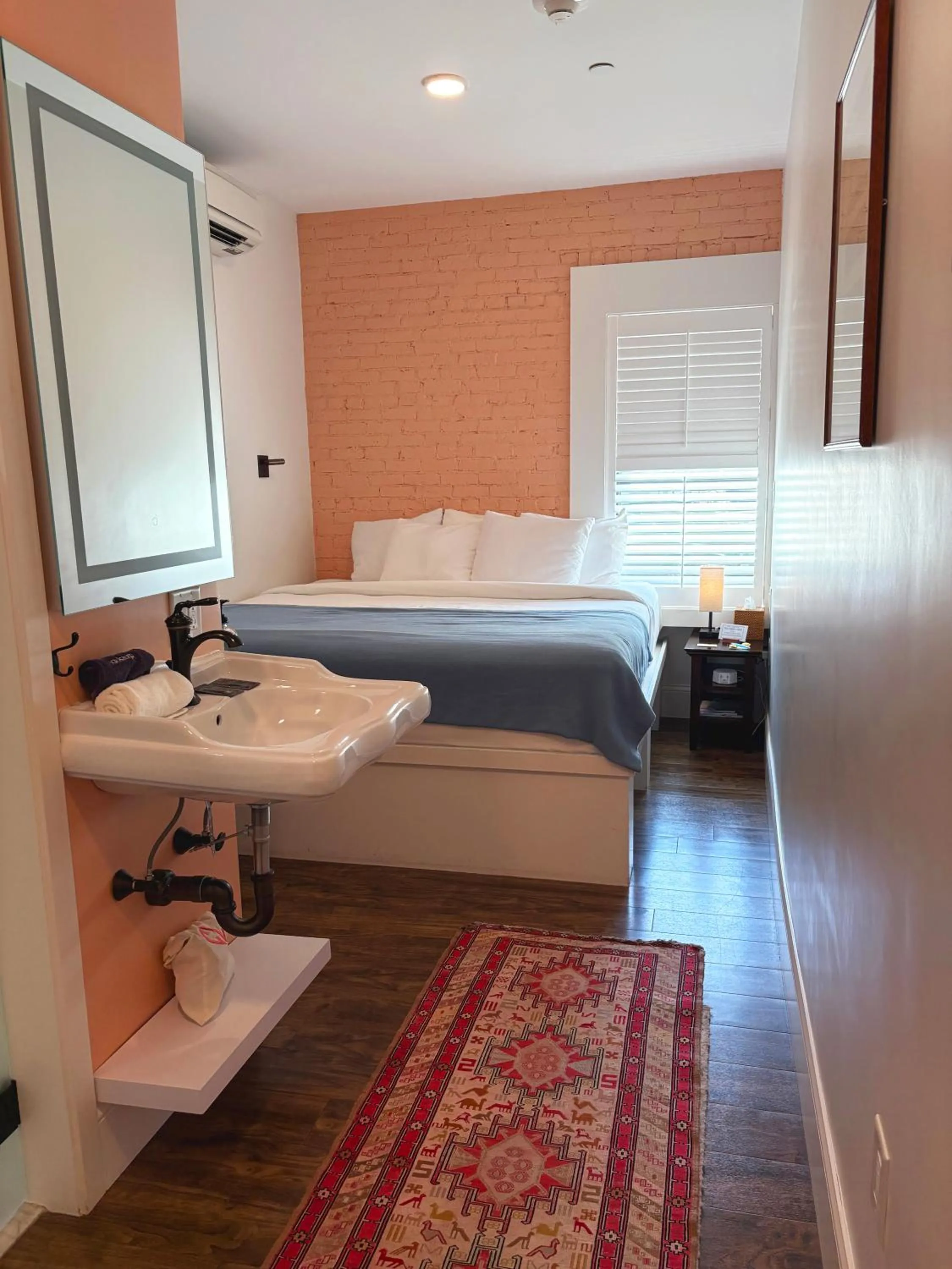 Bedroom, Bed in The Cabot Lodge