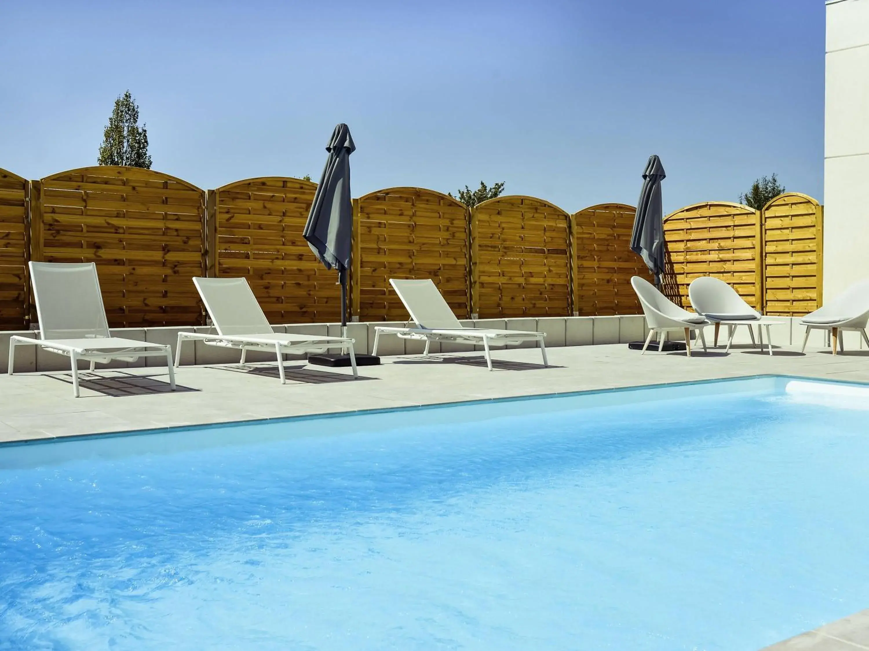 Pool view in Mercure Lyon Genas Eurexpo Pool view in Mercure Lyon Genas Eurexpo