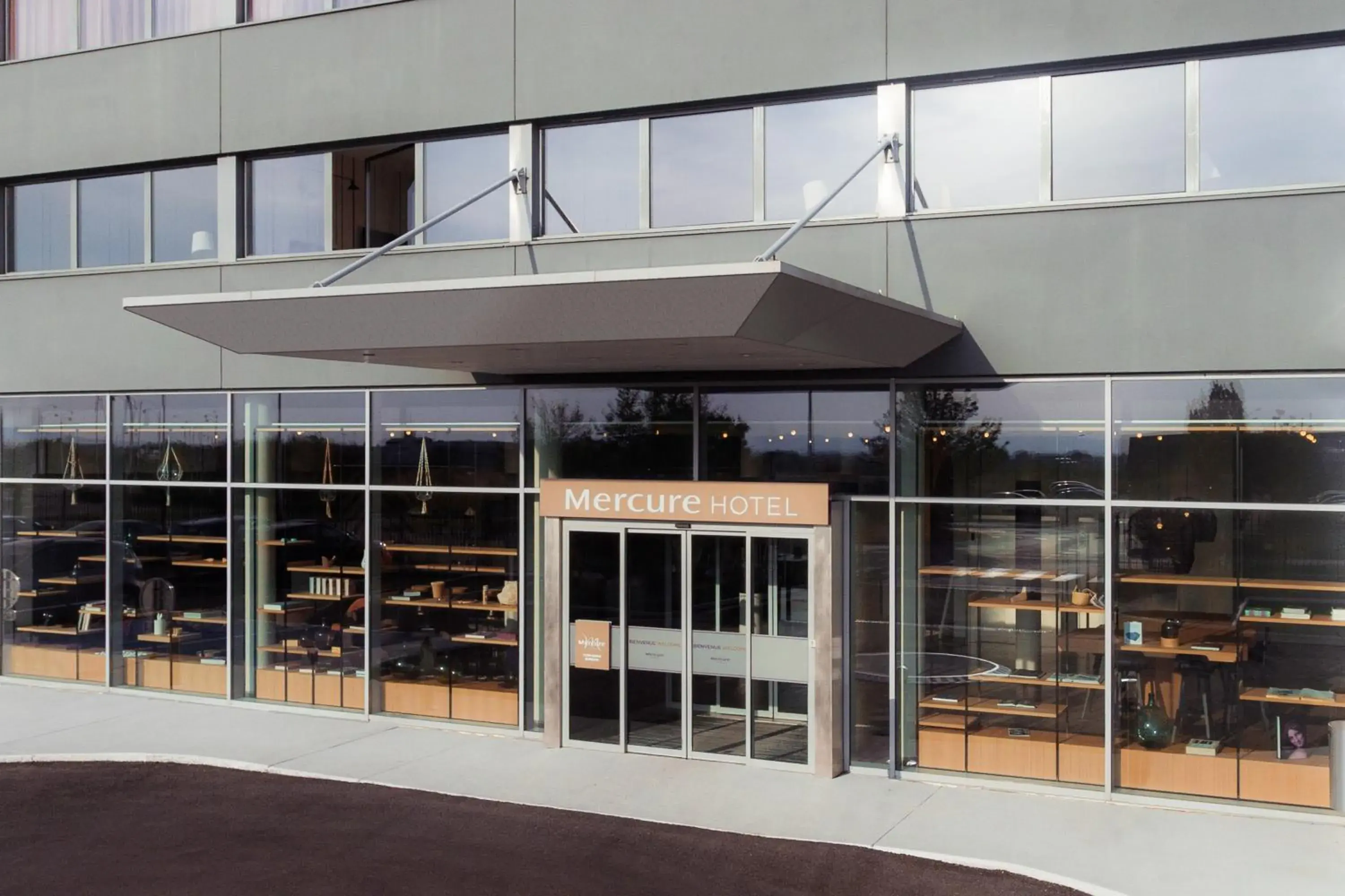 Facade/entrance in Mercure Lyon Genas Eurexpo Facade/entrance in Mercure Lyon Genas Eurexpo