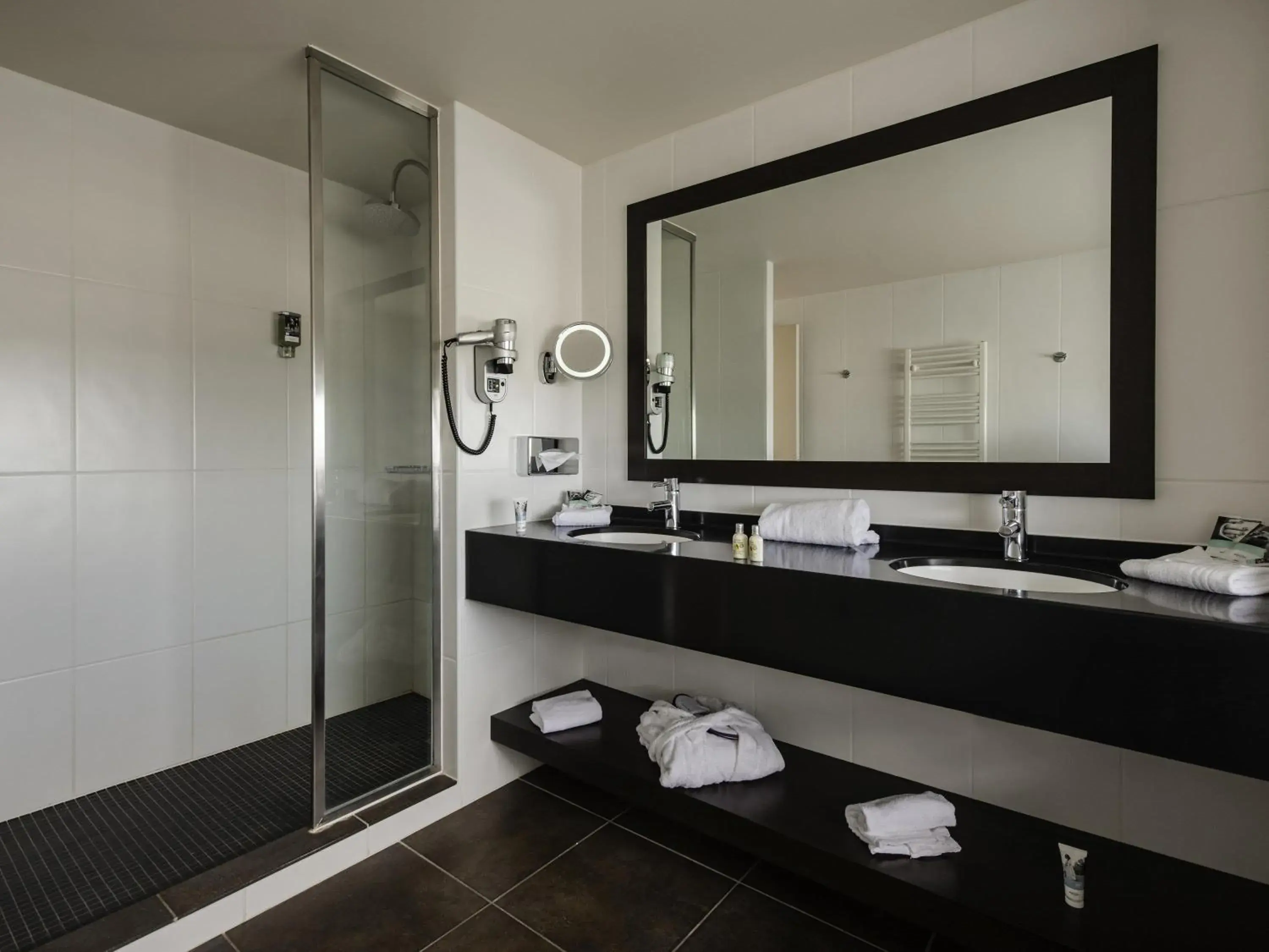 Bedroom in Mercure Lyon Genas Eurexpo Bedroom in Mercure Lyon Genas Eurexpo