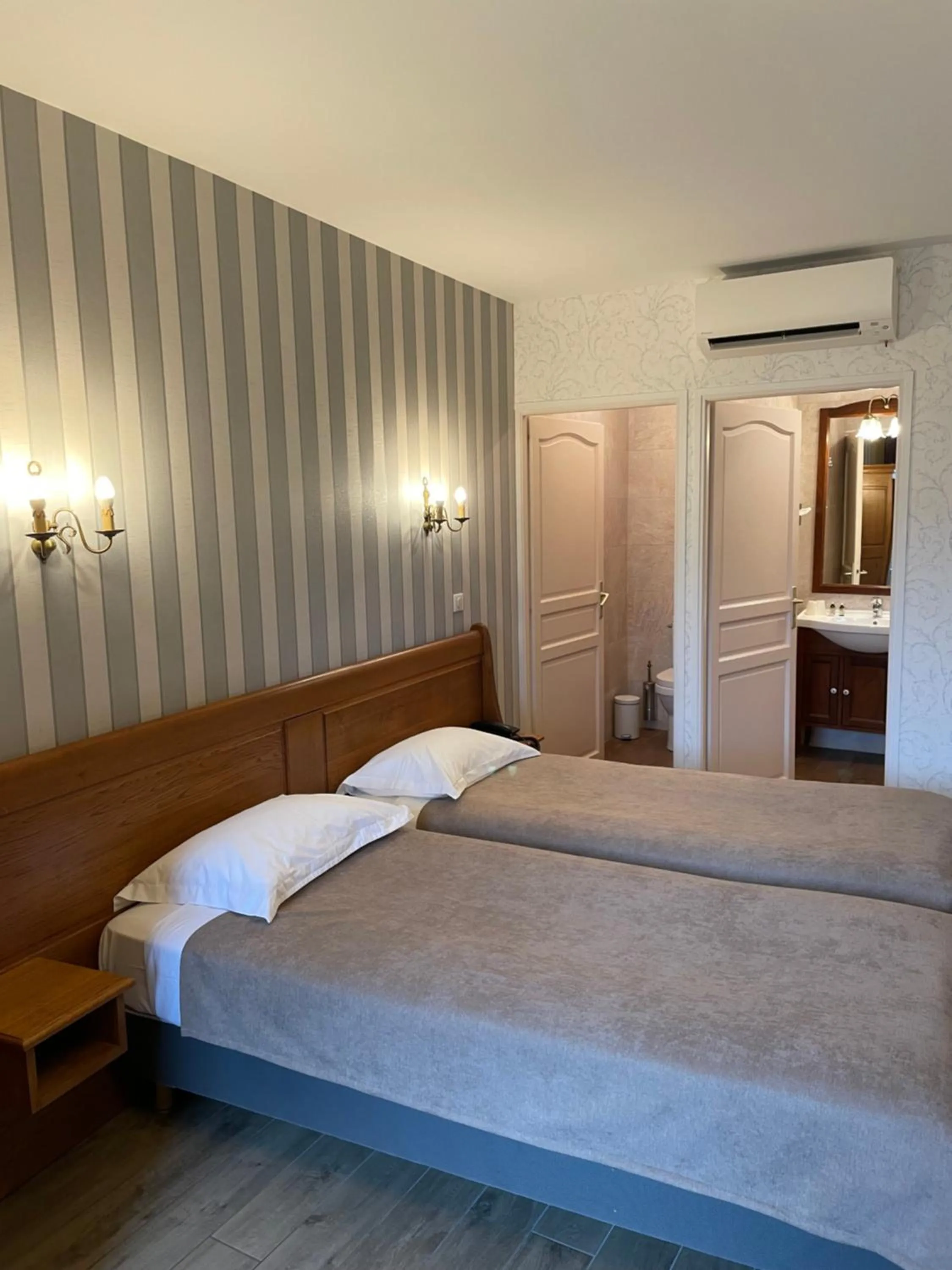 Photo of the whole room, Bed in Logis Hotel de La Cloche