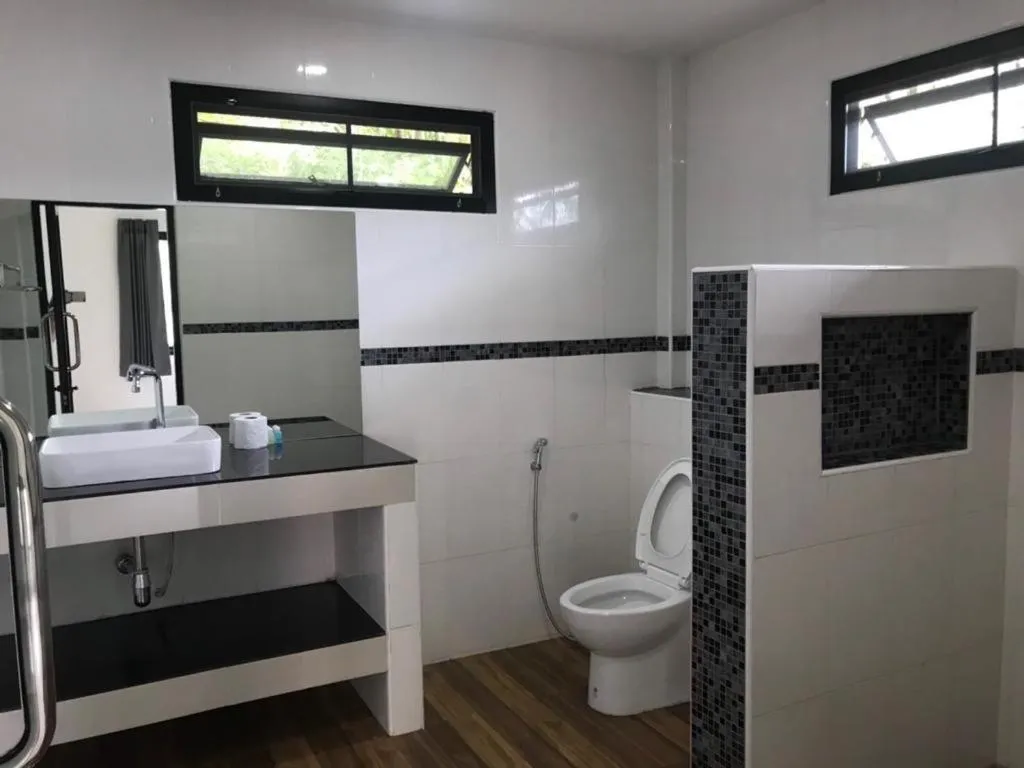 Bathroom in Reggae Village Haad Salad