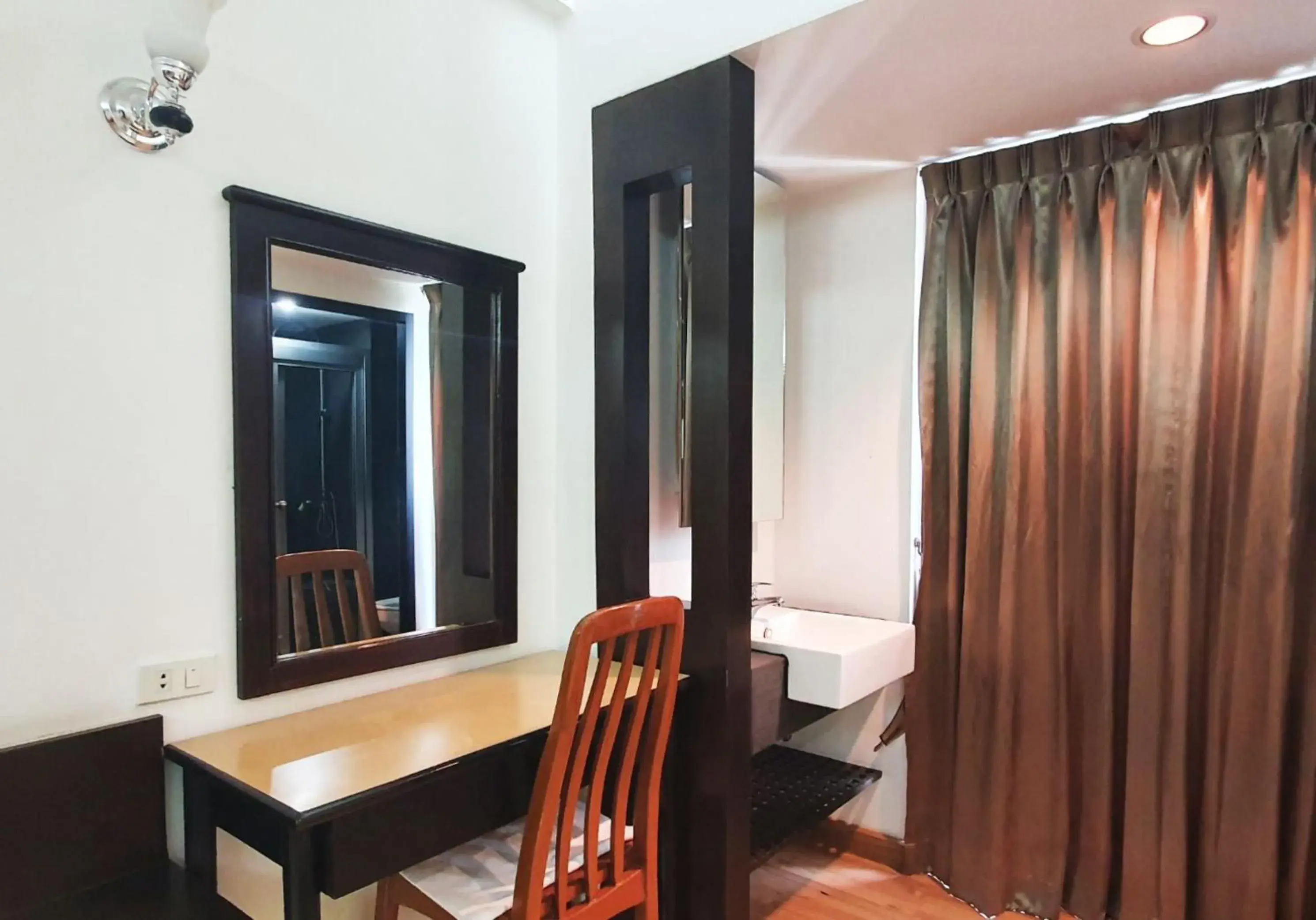 TV and multimedia, Bed in Next Bird Suite SHA TV and multimedia, Bed in Next Bird Suite SHA