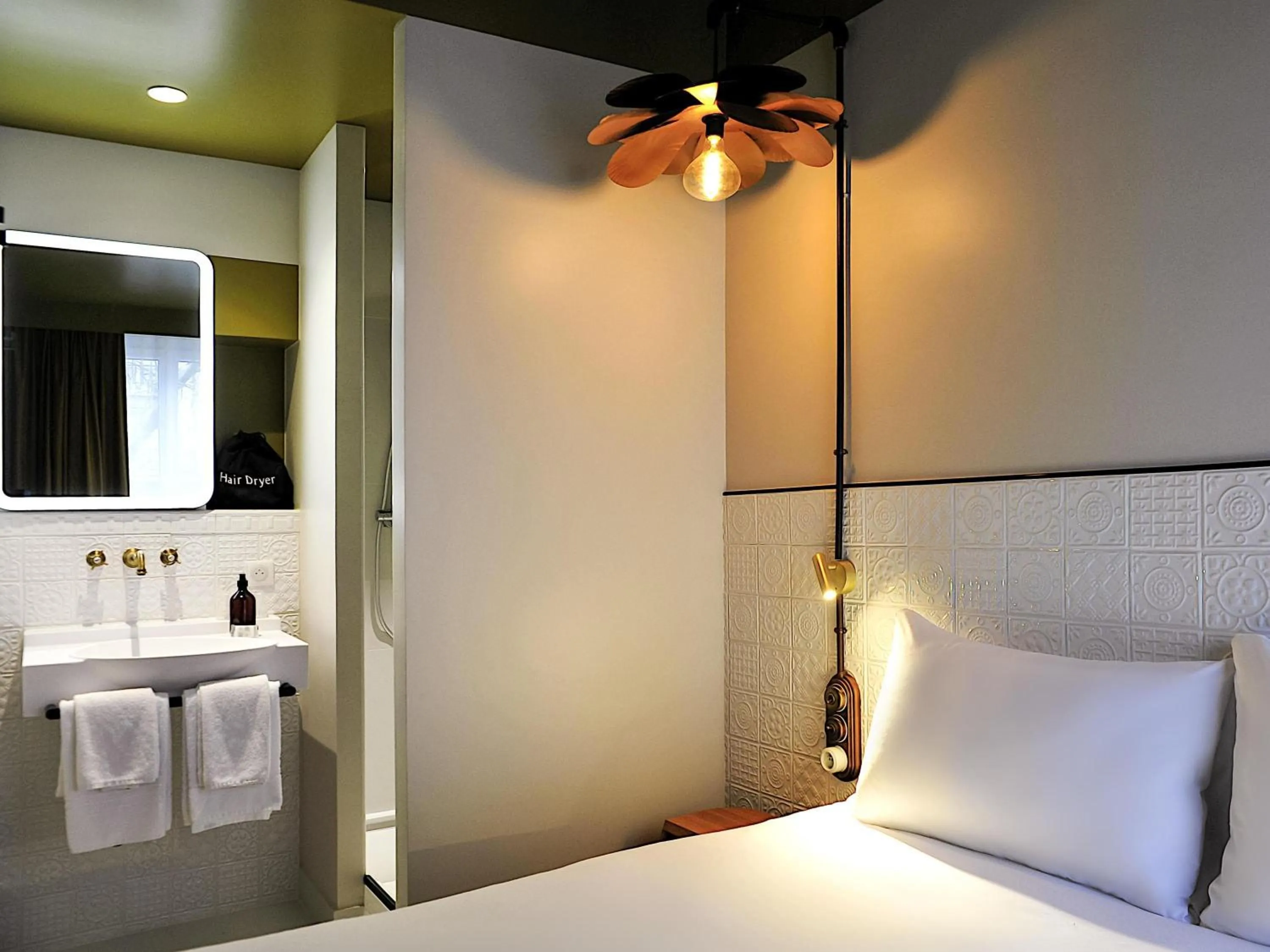 Bedroom, Bed in ibis Styles Paris Gare De Lyon TGV