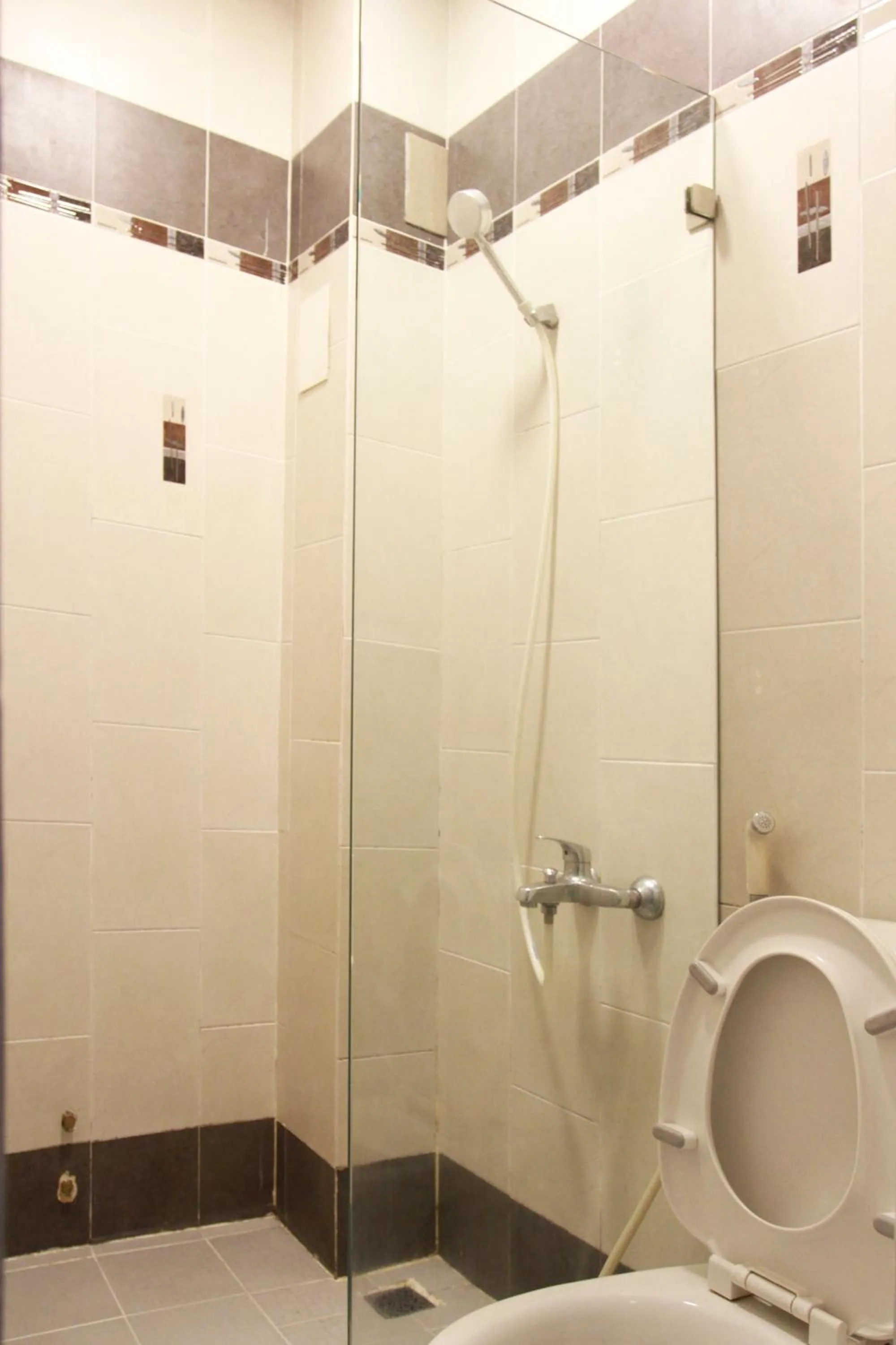 Shower in Ngoc Minh Hotel