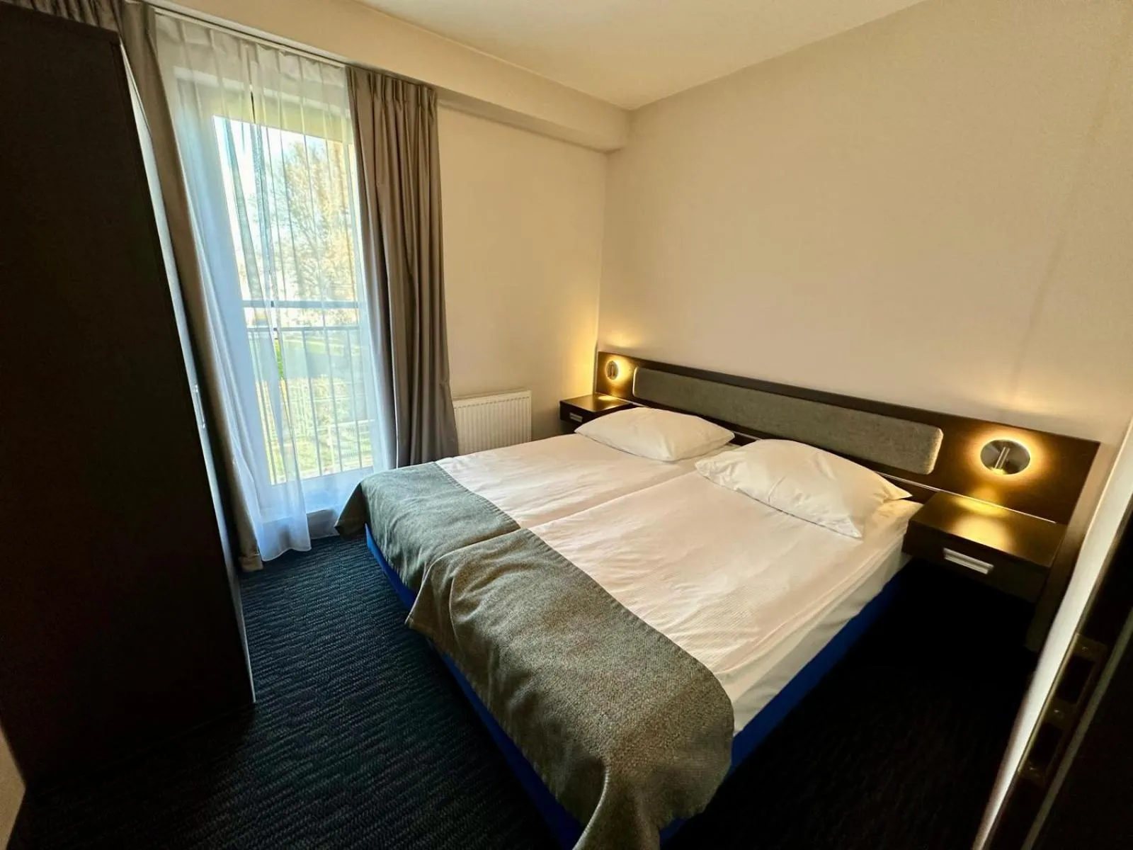 View (from property/room), Bed in Golden Tulip Gdańsk Residence