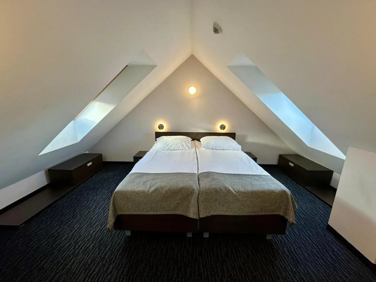 View (from property/room), Bed in Golden Tulip Gdańsk Residence View (from property/room), Bed in Golden Tulip Gdańsk Residence