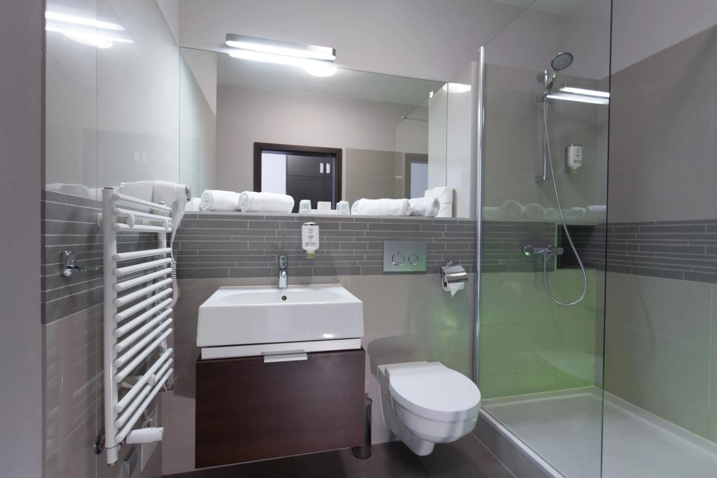 Shower in Golden Tulip Gdańsk Residence