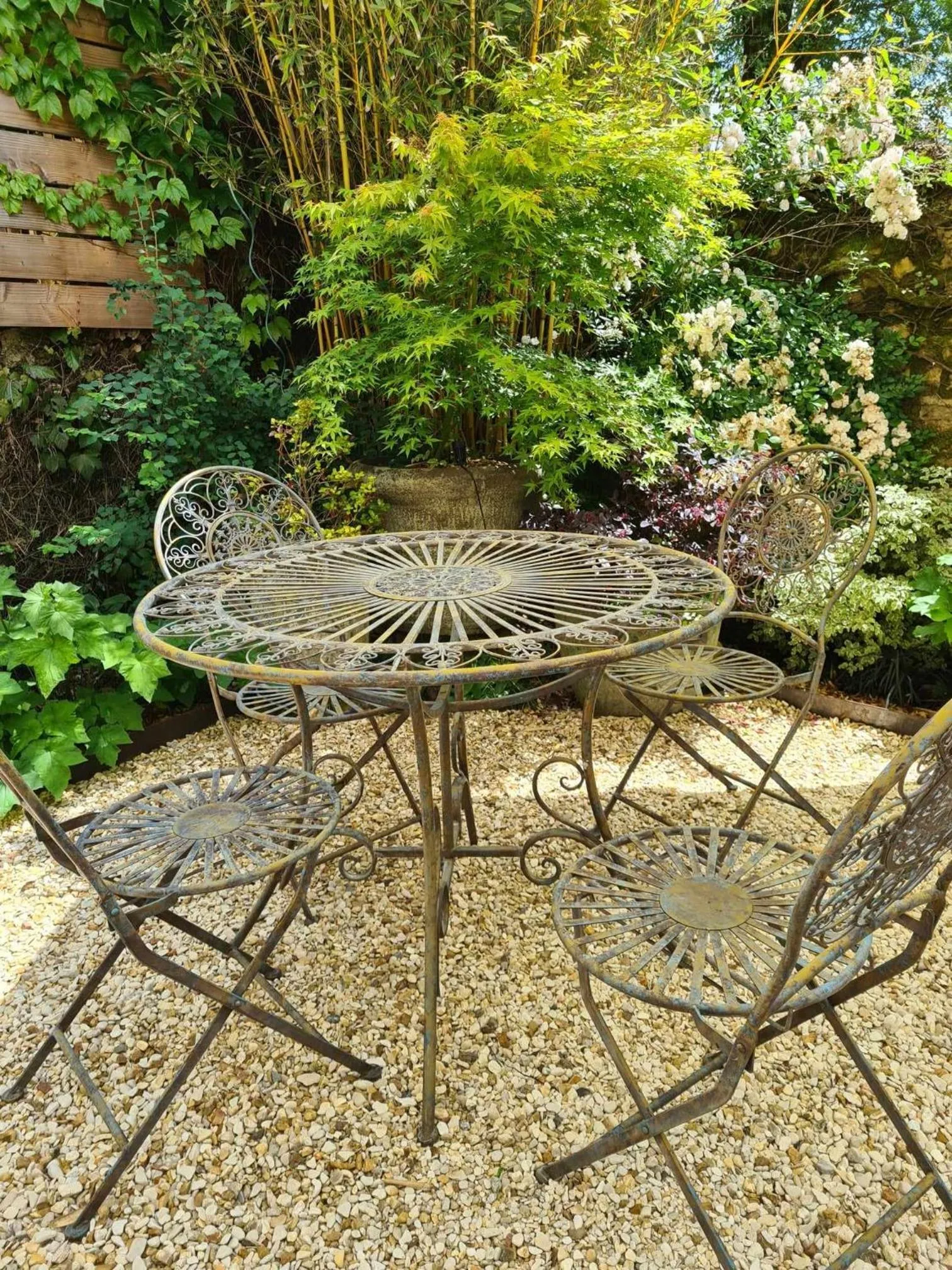 Garden in Logis Hôtel Le Boudoir