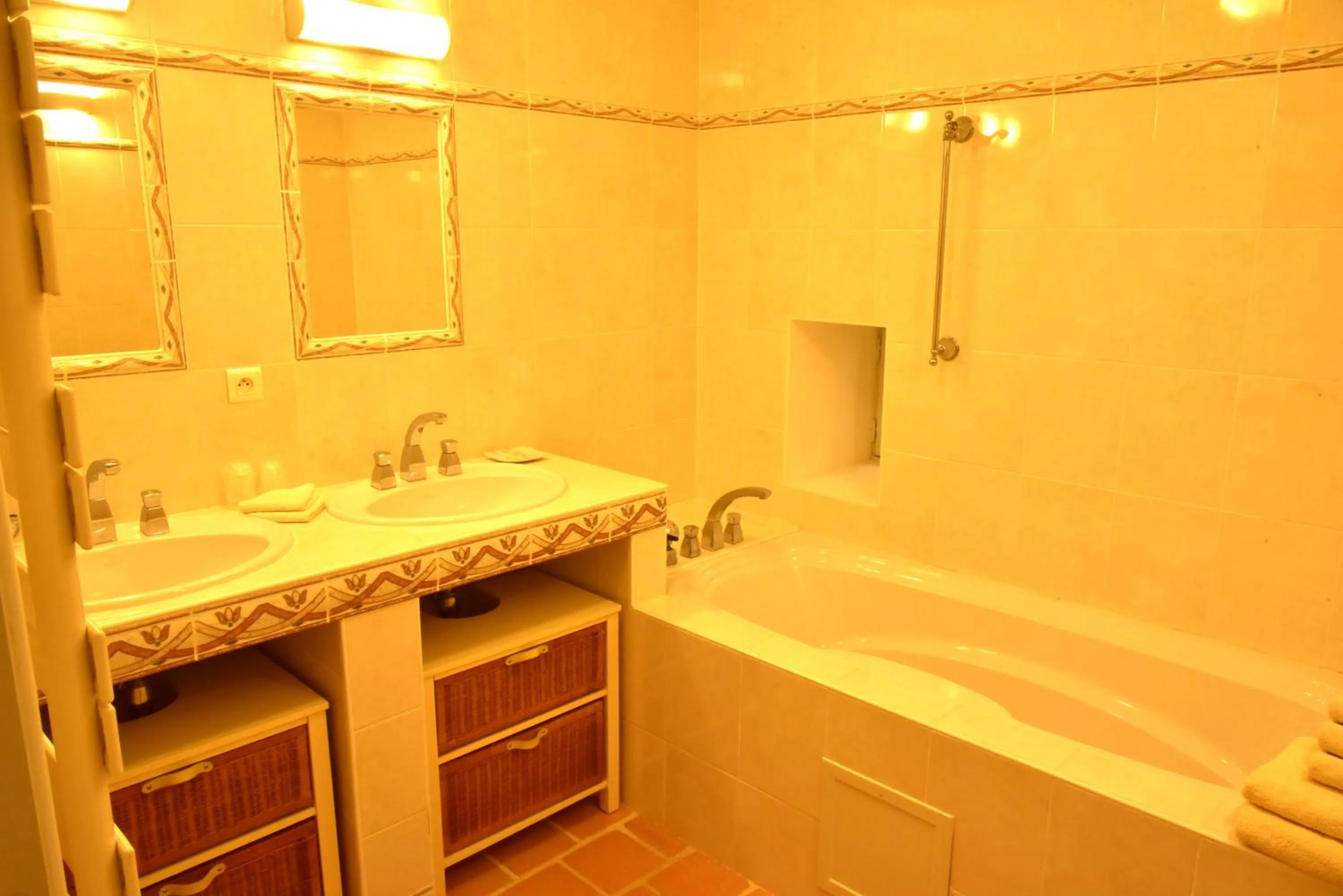 Bathroom in Logis Hôtel Le Boudoir