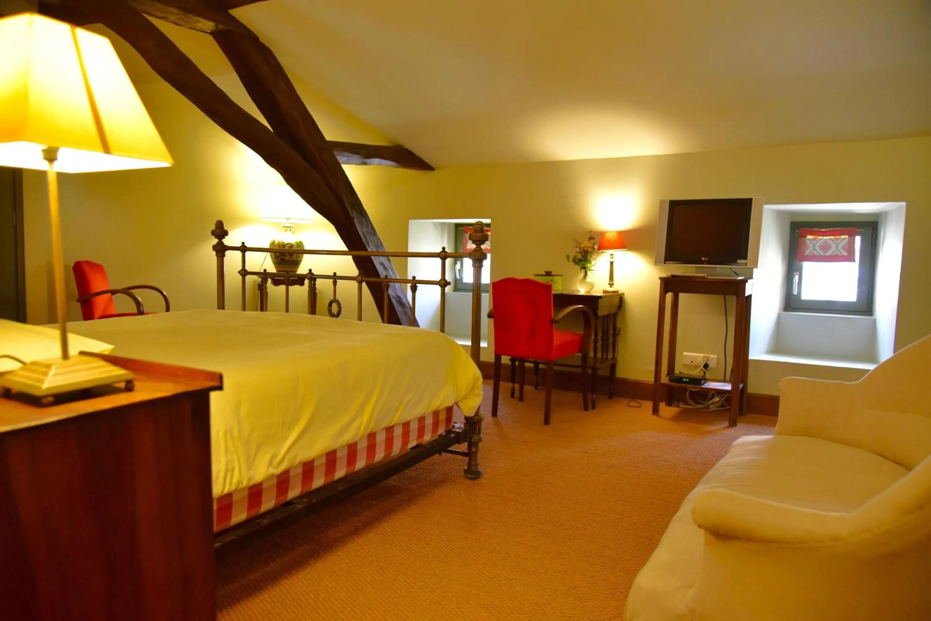 Bedroom, Bed in Logis Hôtel Le Boudoir