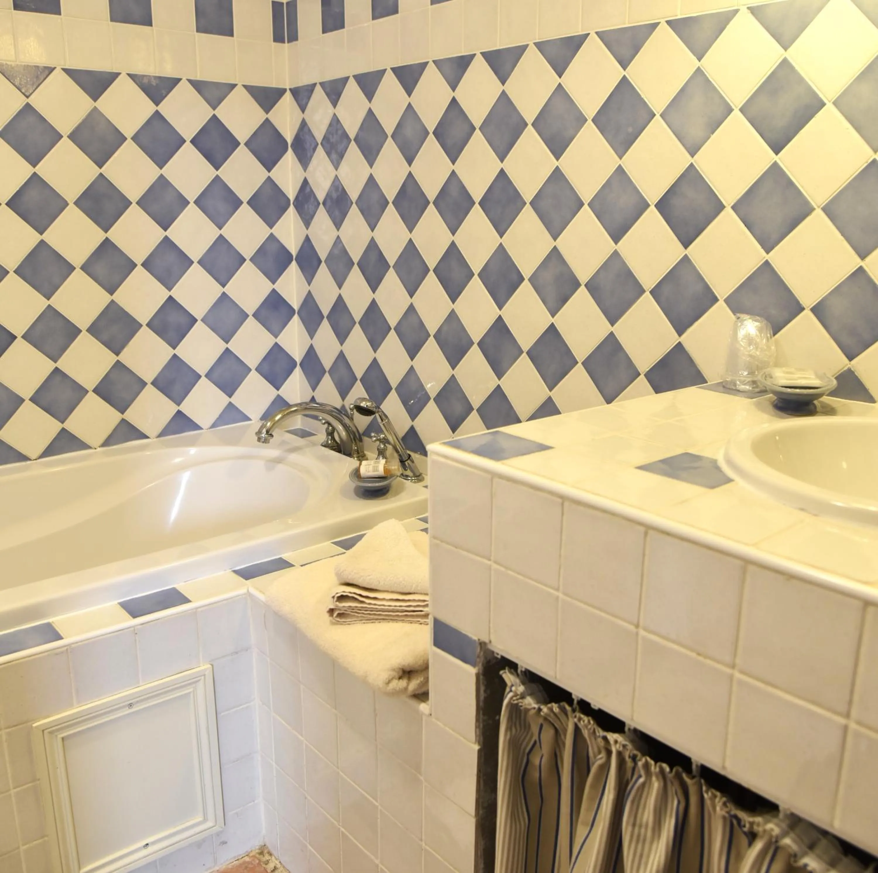 Bathroom in Logis Hôtel Le Boudoir