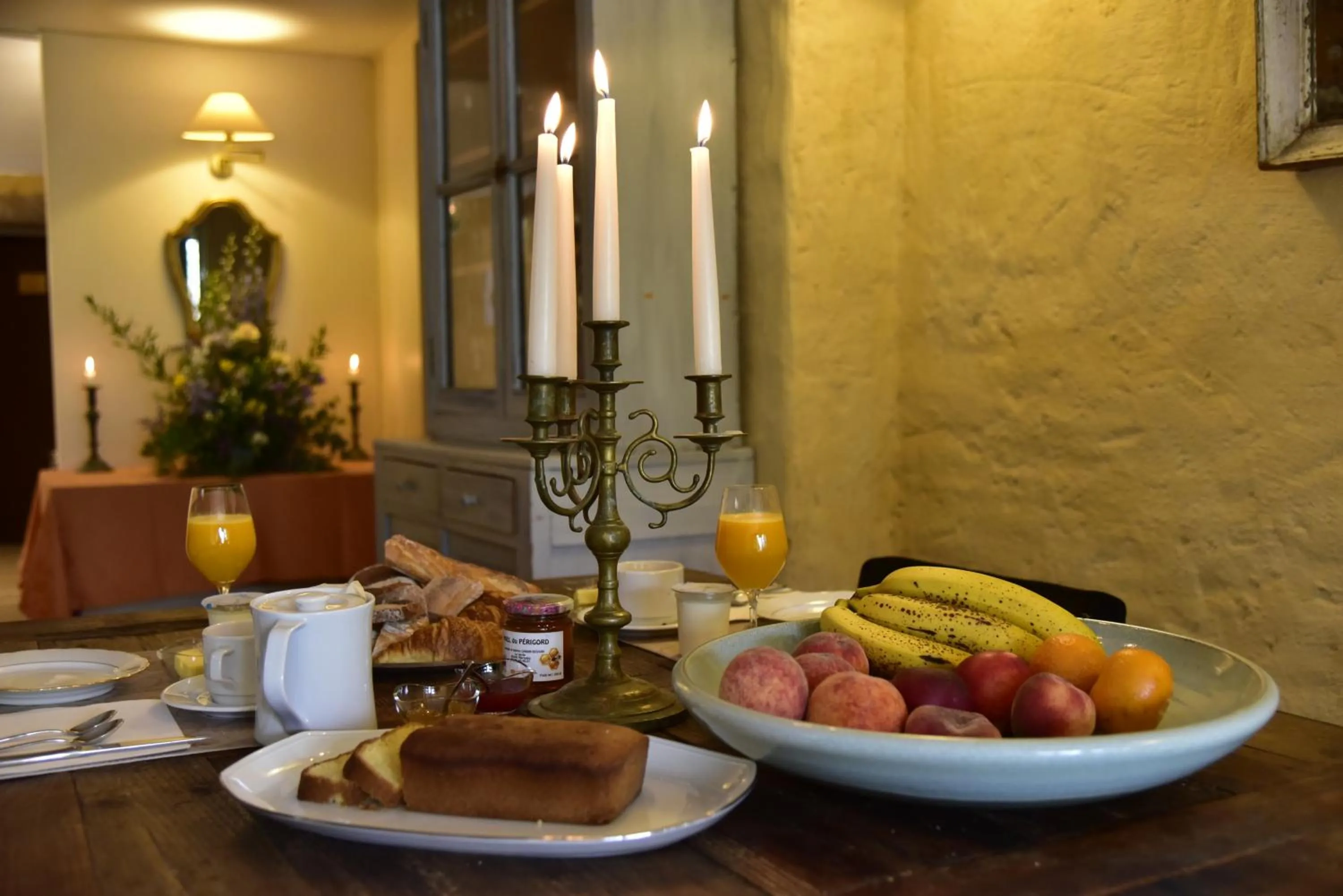 Breakfast in Logis Hôtel Le Boudoir