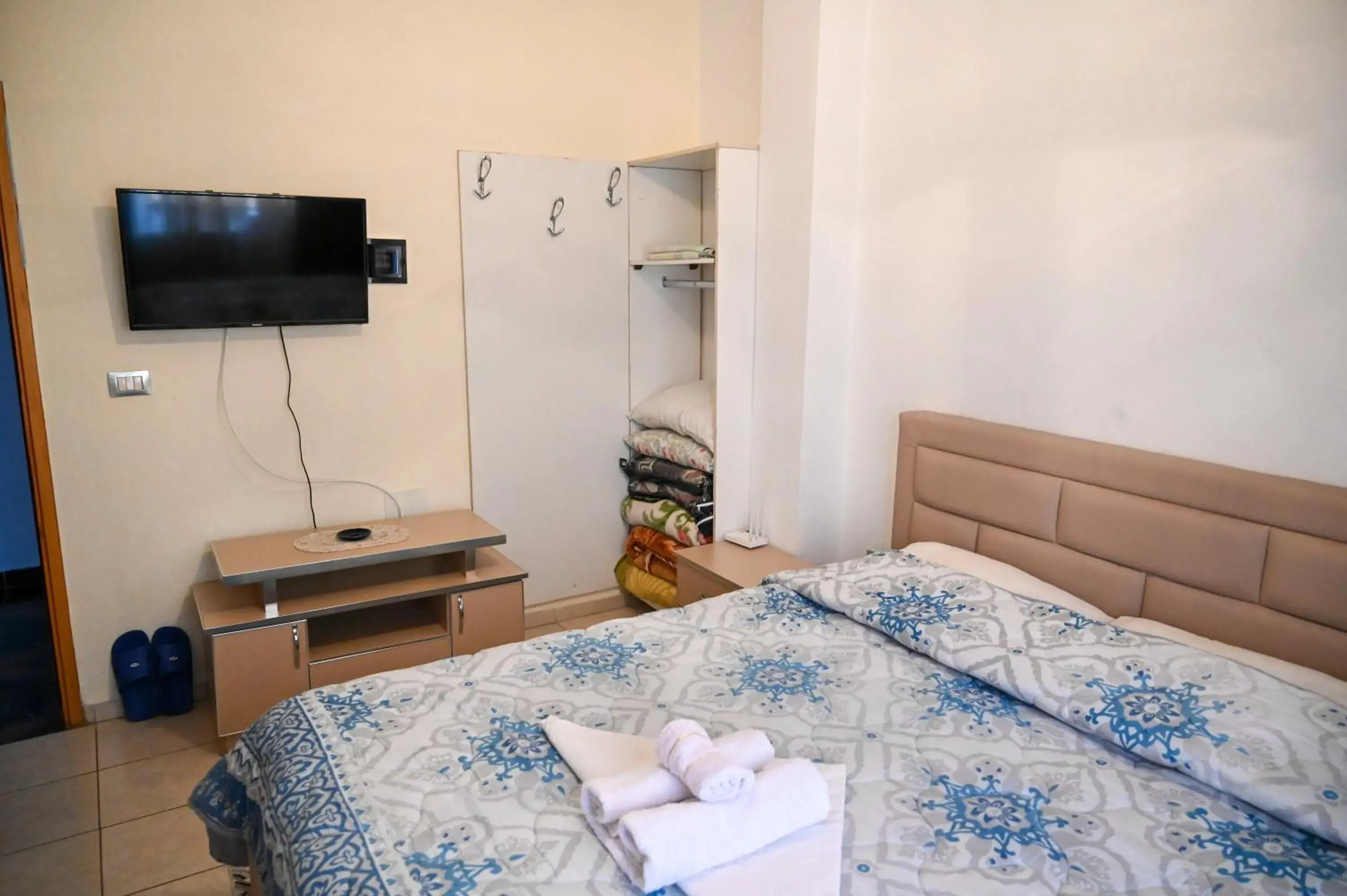 Deluxe Room (2 Adults + 1 Child) in Joni Restaurant Deluxe Room (2 Adults + 1 Child) in Joni Restaurant