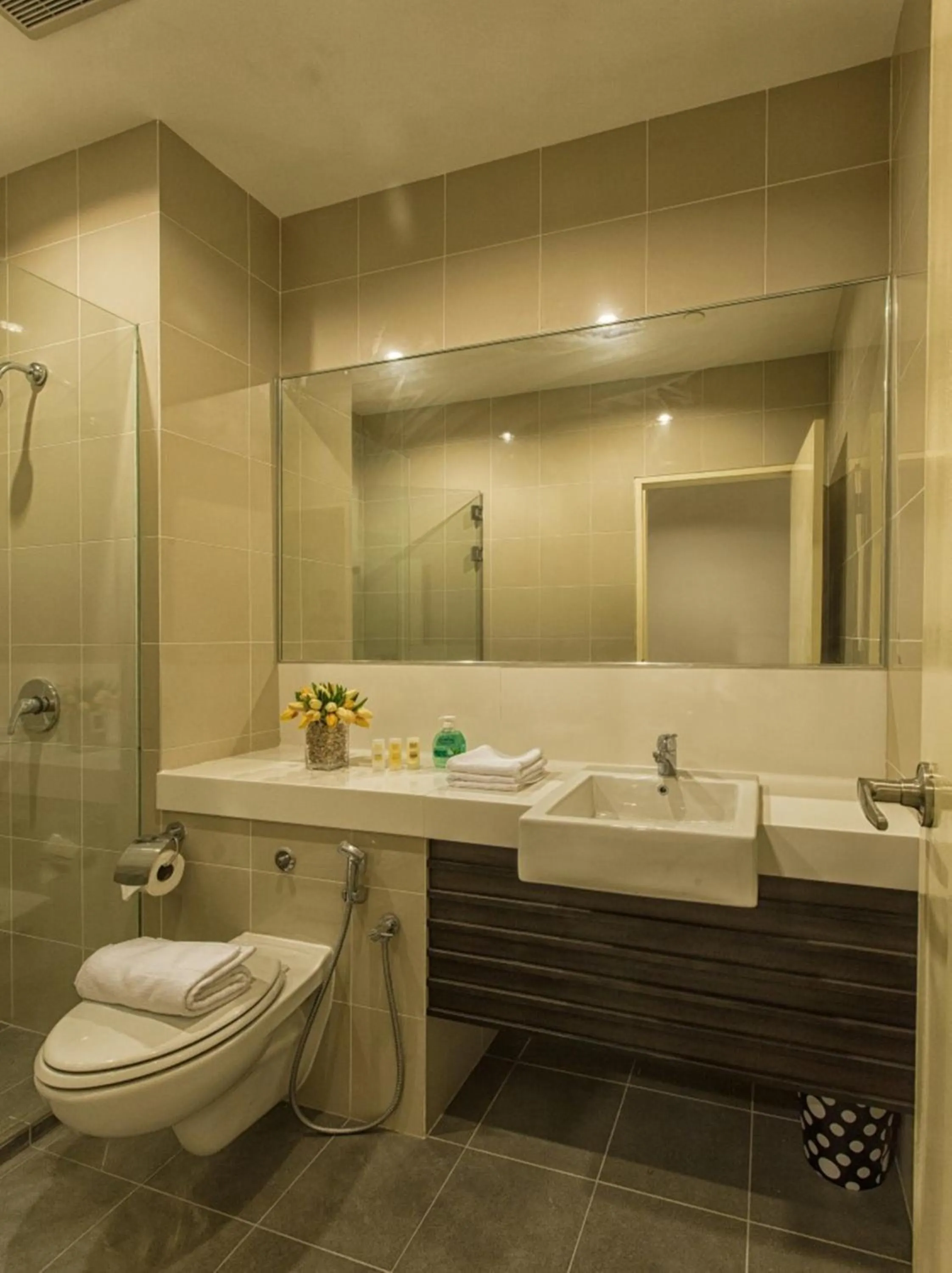 Shower in Luxfort 118 Service Suites