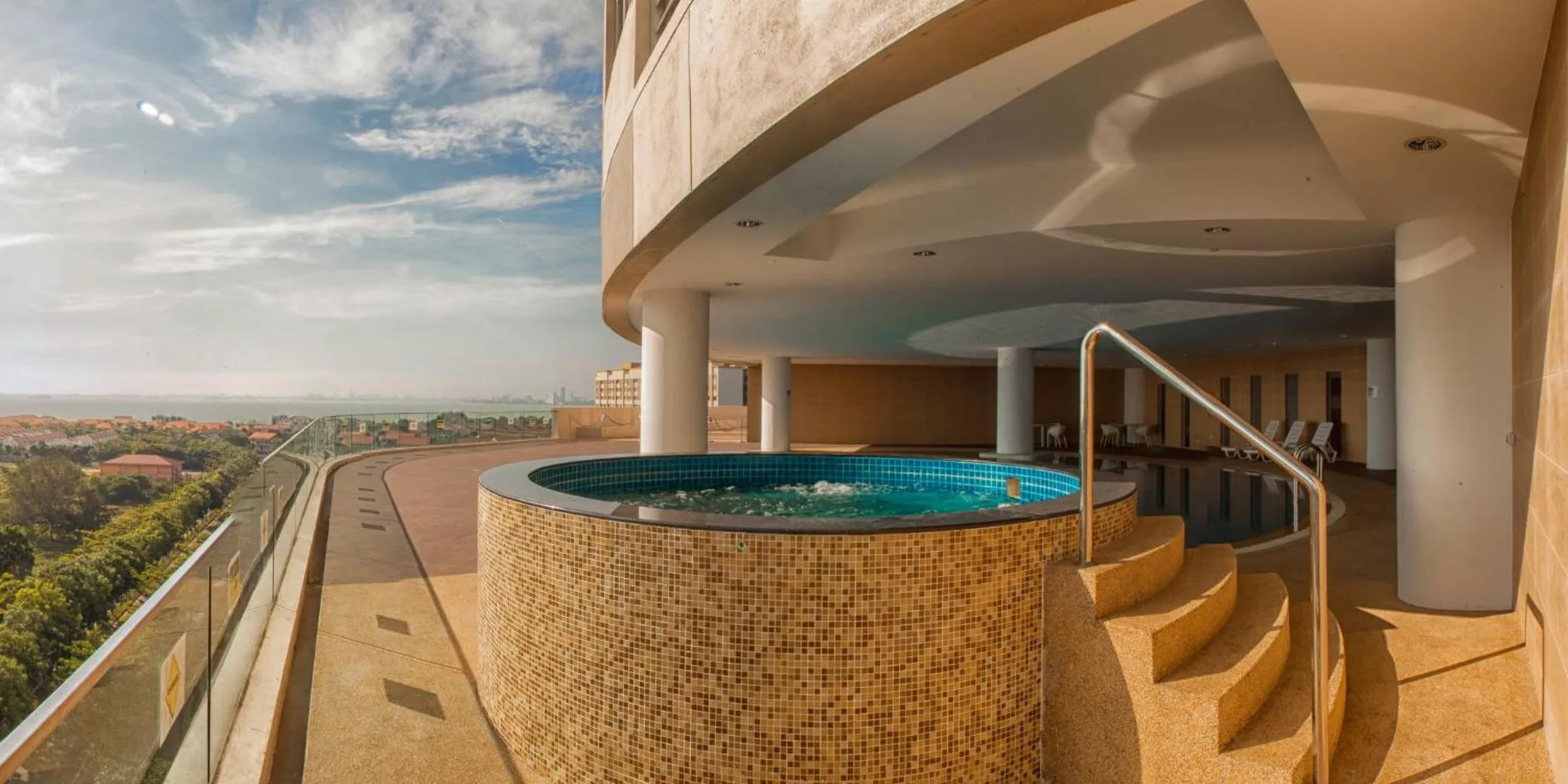 Swimming pool in Luxfort 118 Service Suites