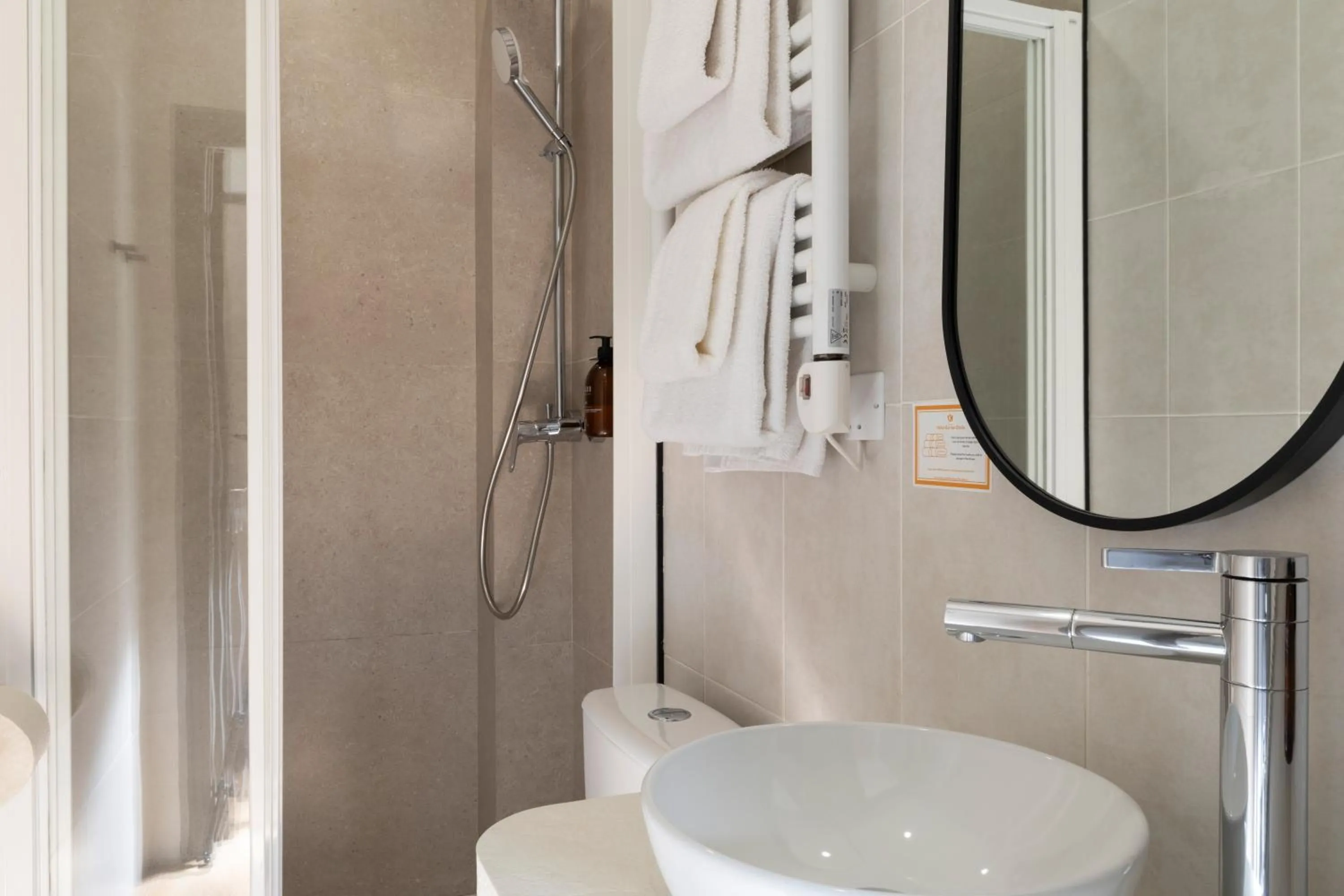 Bathroom in Hôtel Korner Etoile