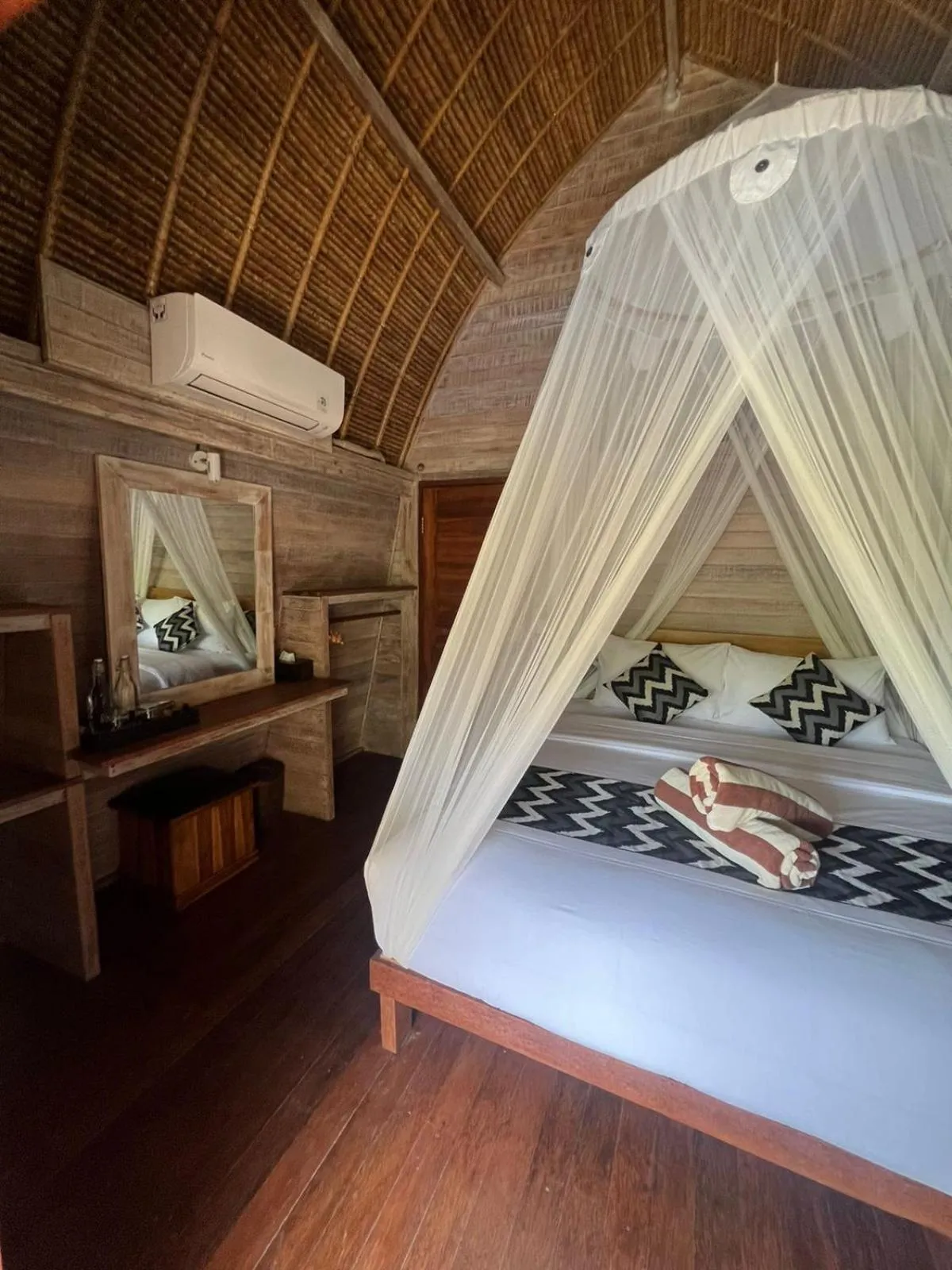 Bedroom, Bed in HoneyBee Huts