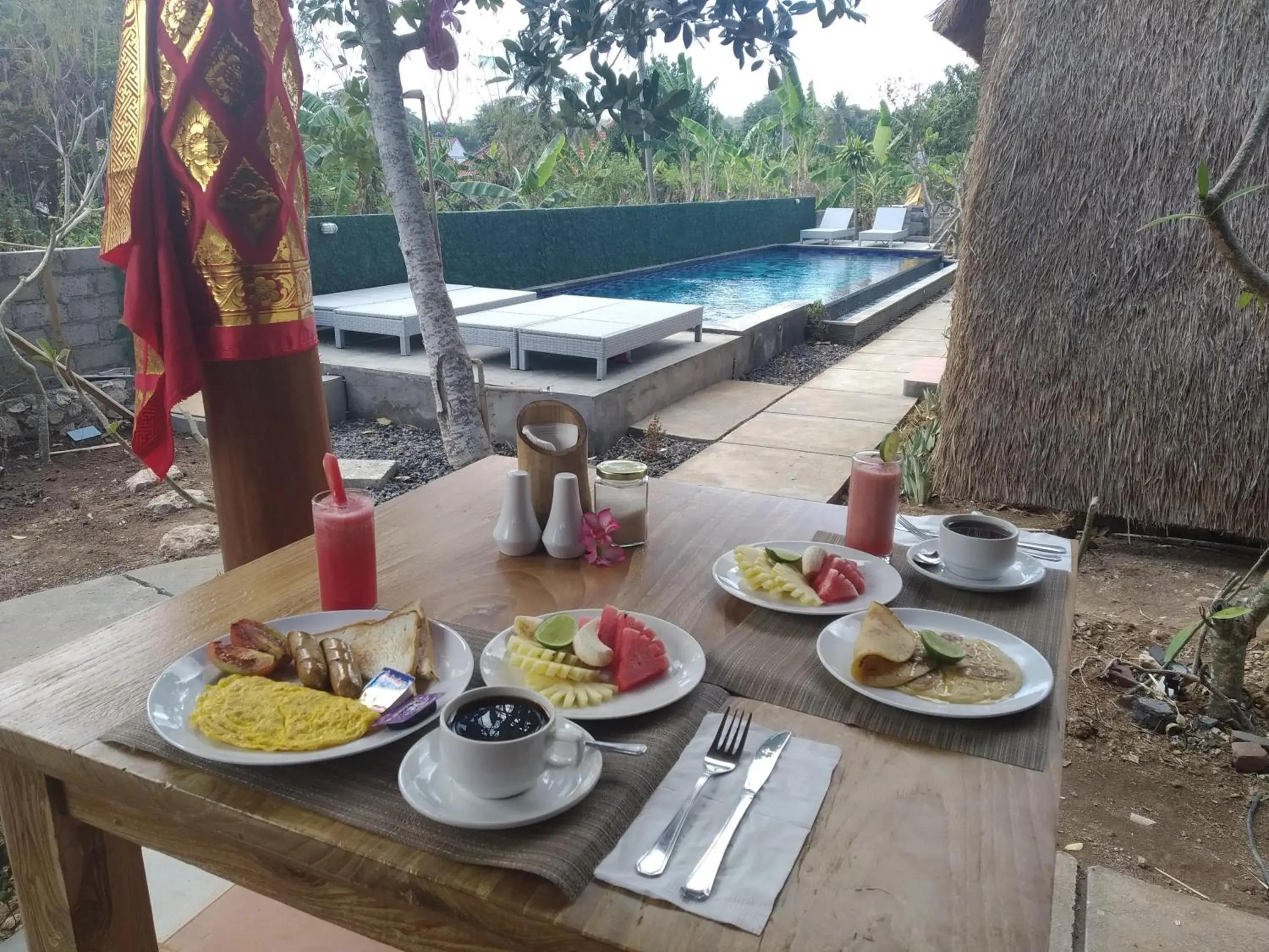 Food and drinks in HoneyBee Huts Food and drinks in HoneyBee Huts