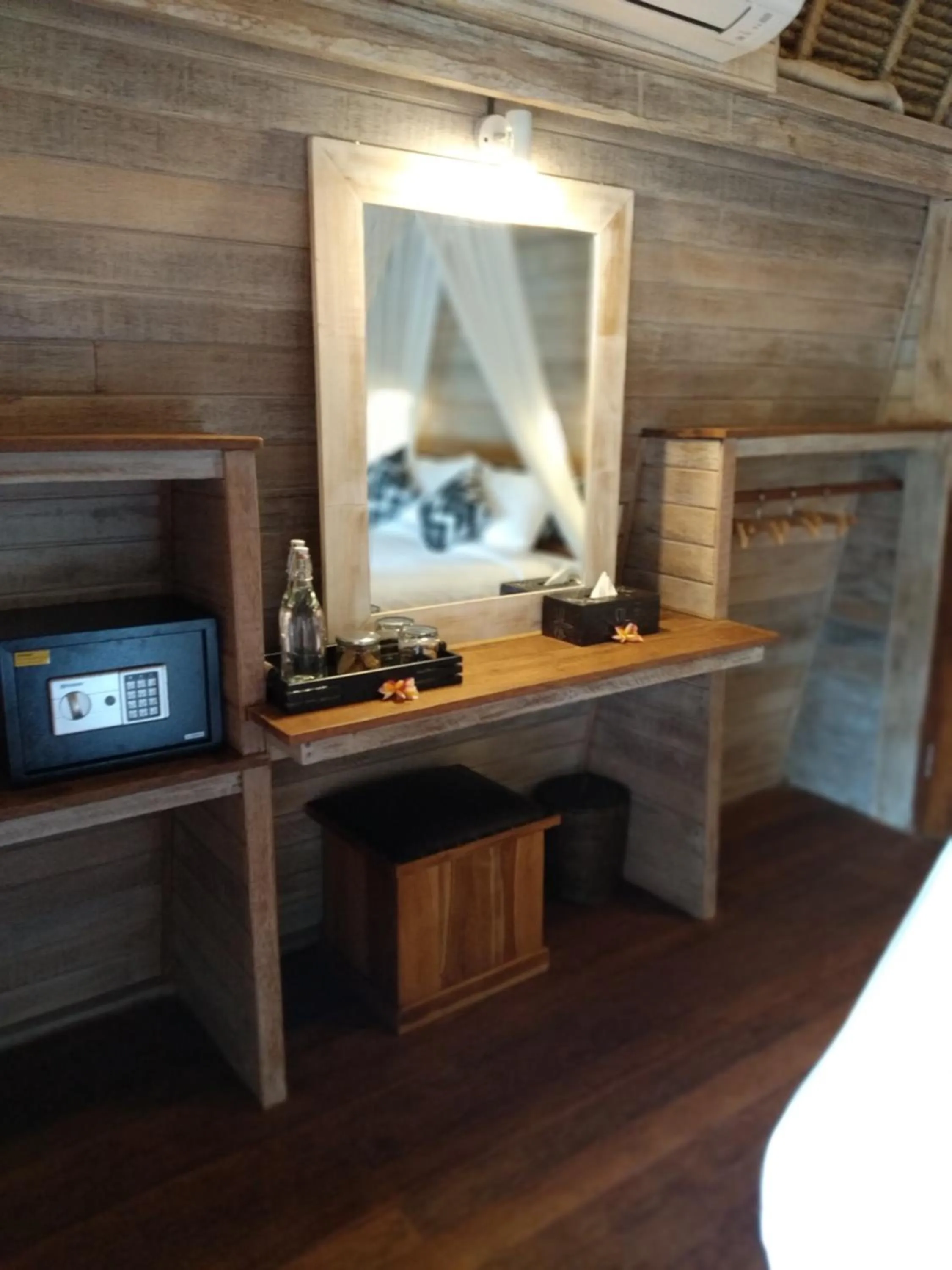 Area and facilities in HoneyBee Huts