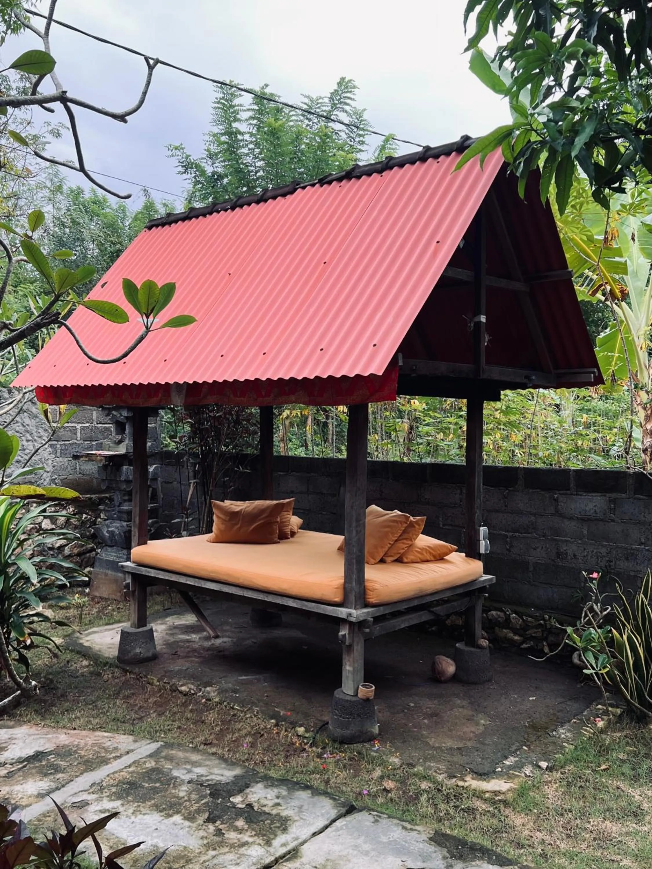 Area and facilities in HoneyBee Huts