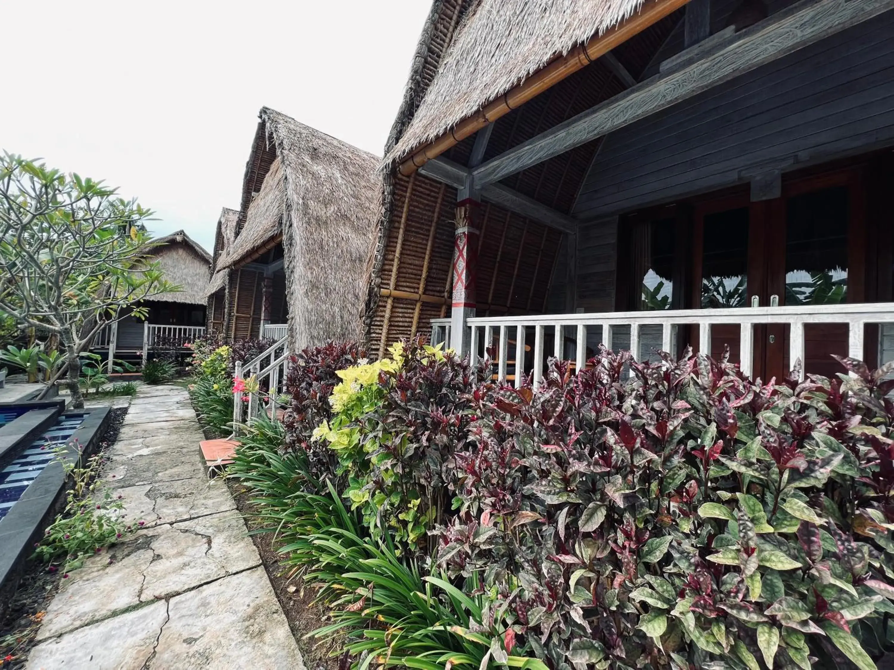 HoneyBee Huts HoneyBee Huts