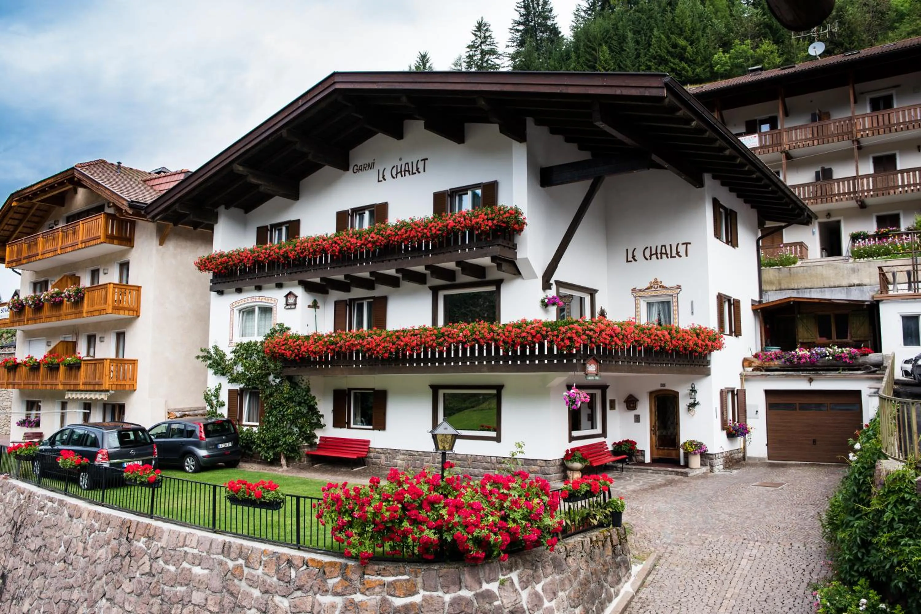 Property building in Garni Le Chalet