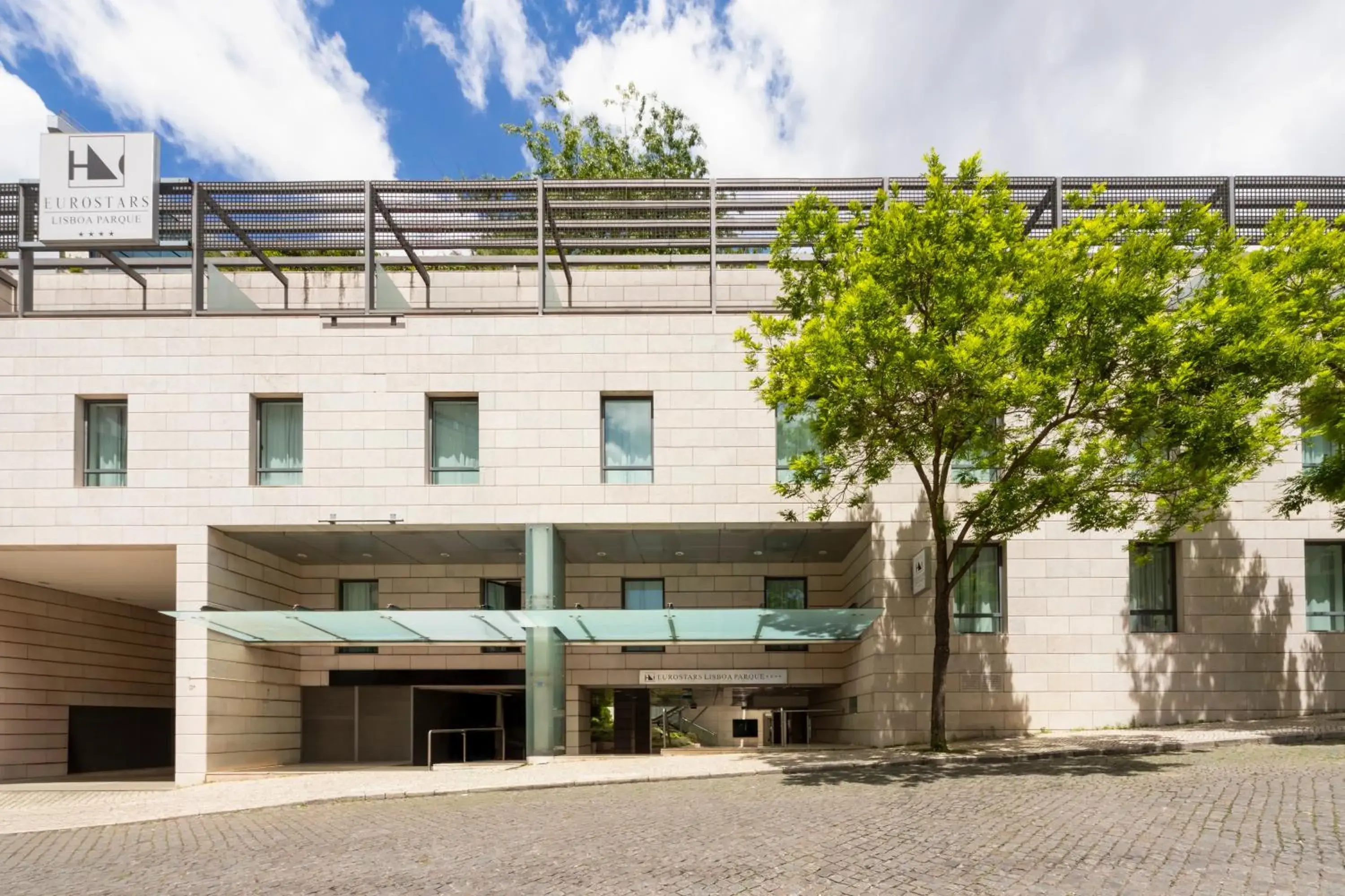 Property building in Eurostars Lisboa Parque Property building in Eurostars Lisboa Parque