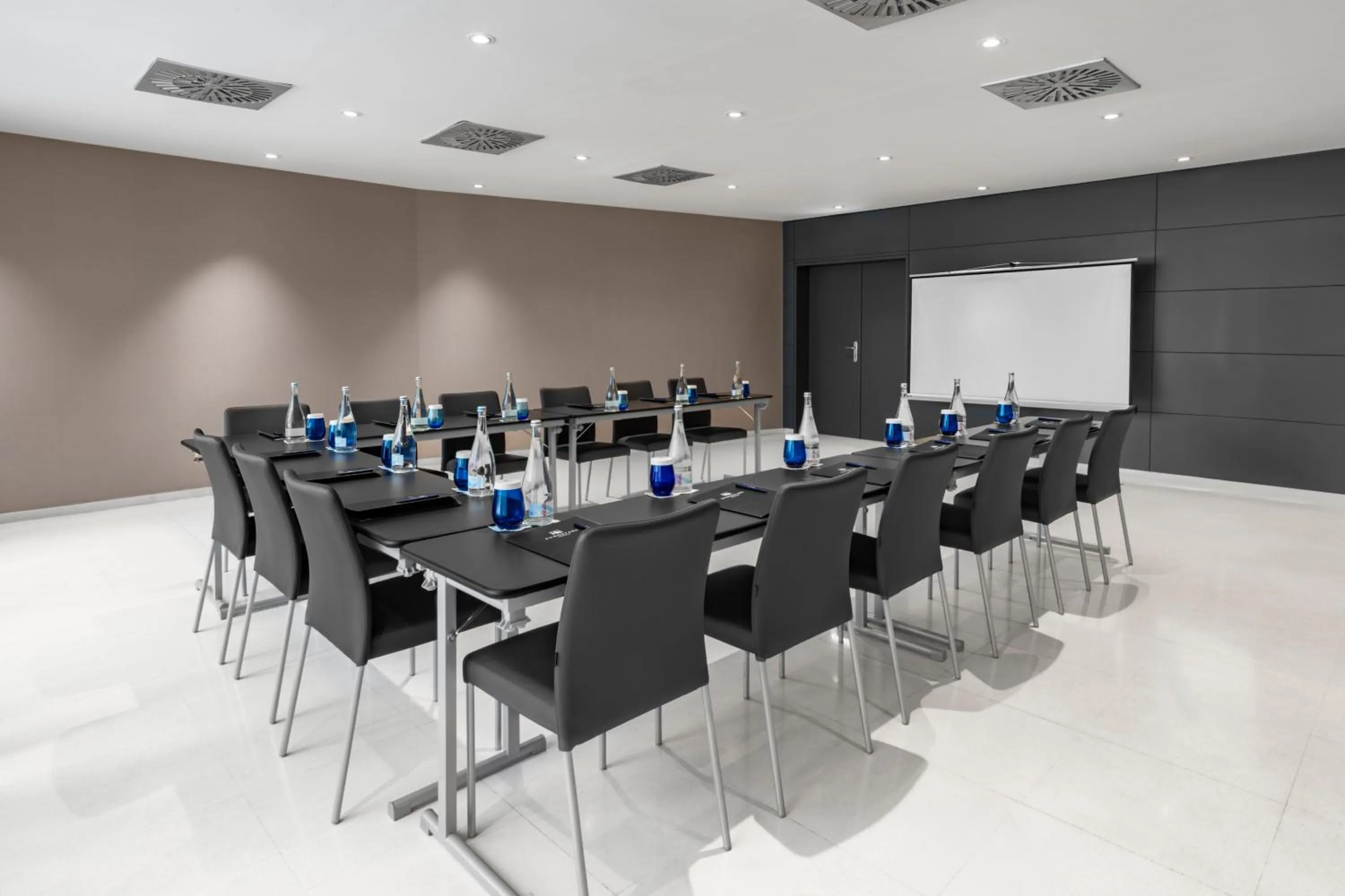 Meeting/conference room in Eurostars Lisboa Parque
