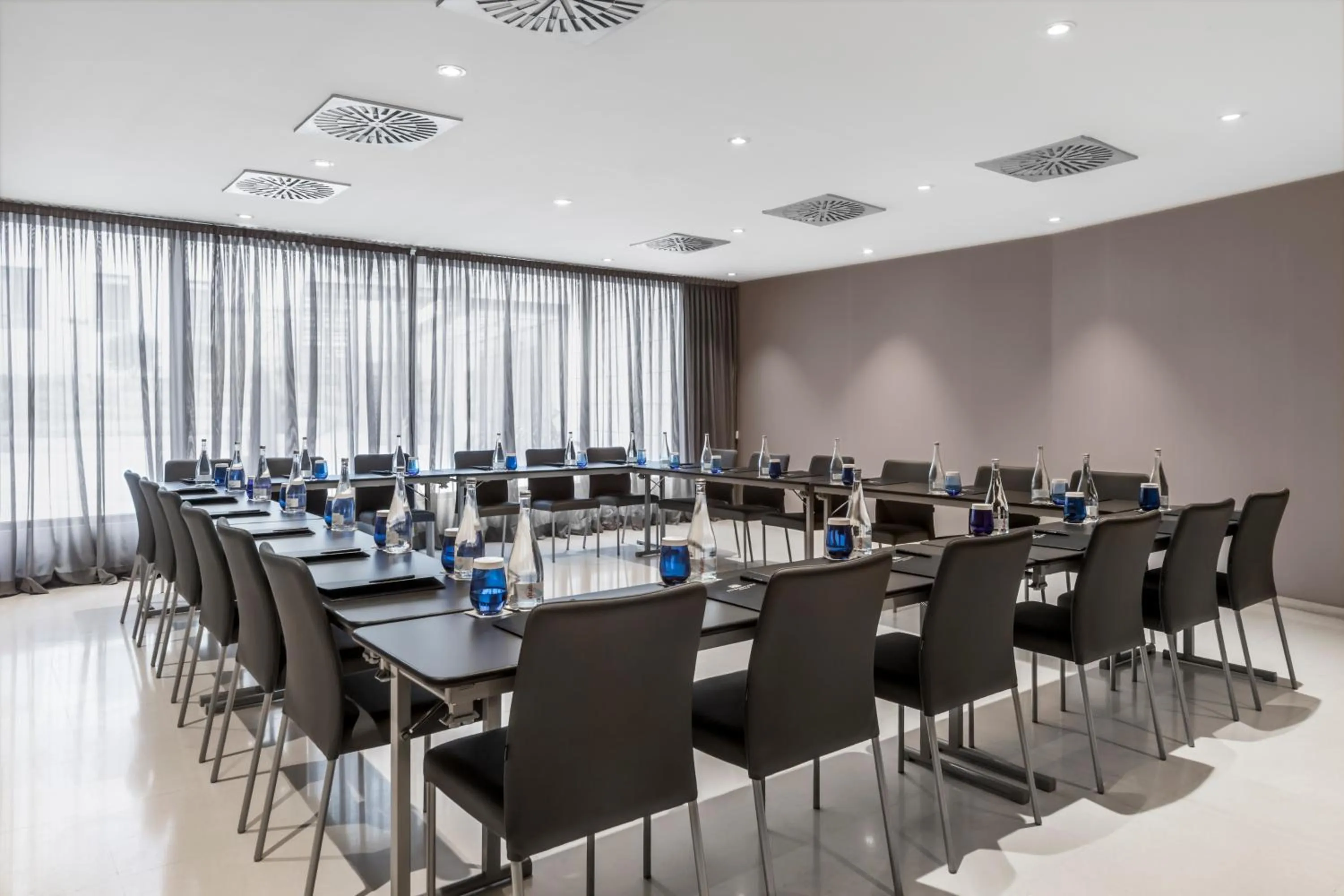 Meeting/conference room in Eurostars Lisboa Parque