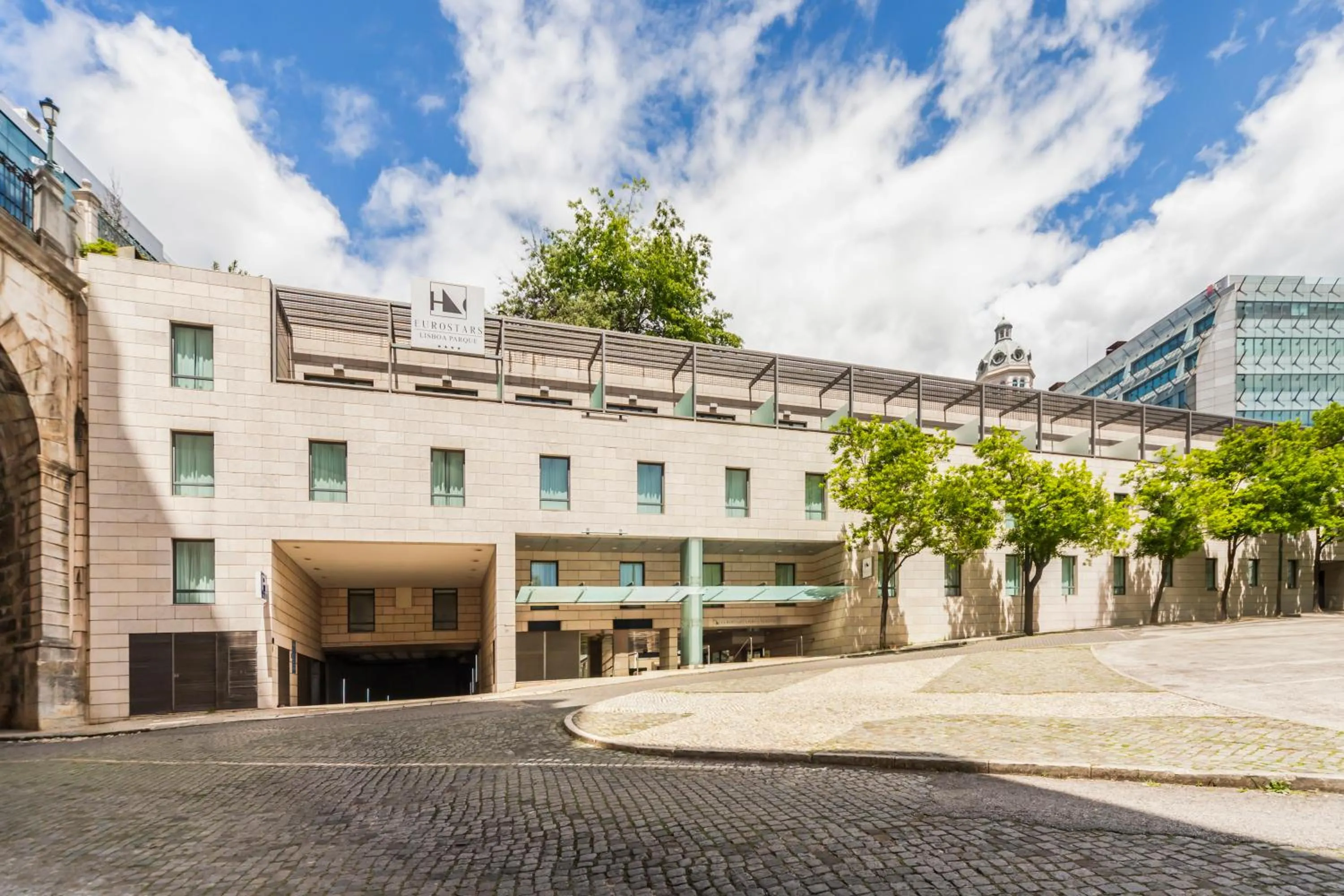 Facade/entrance in Eurostars Lisboa Parque