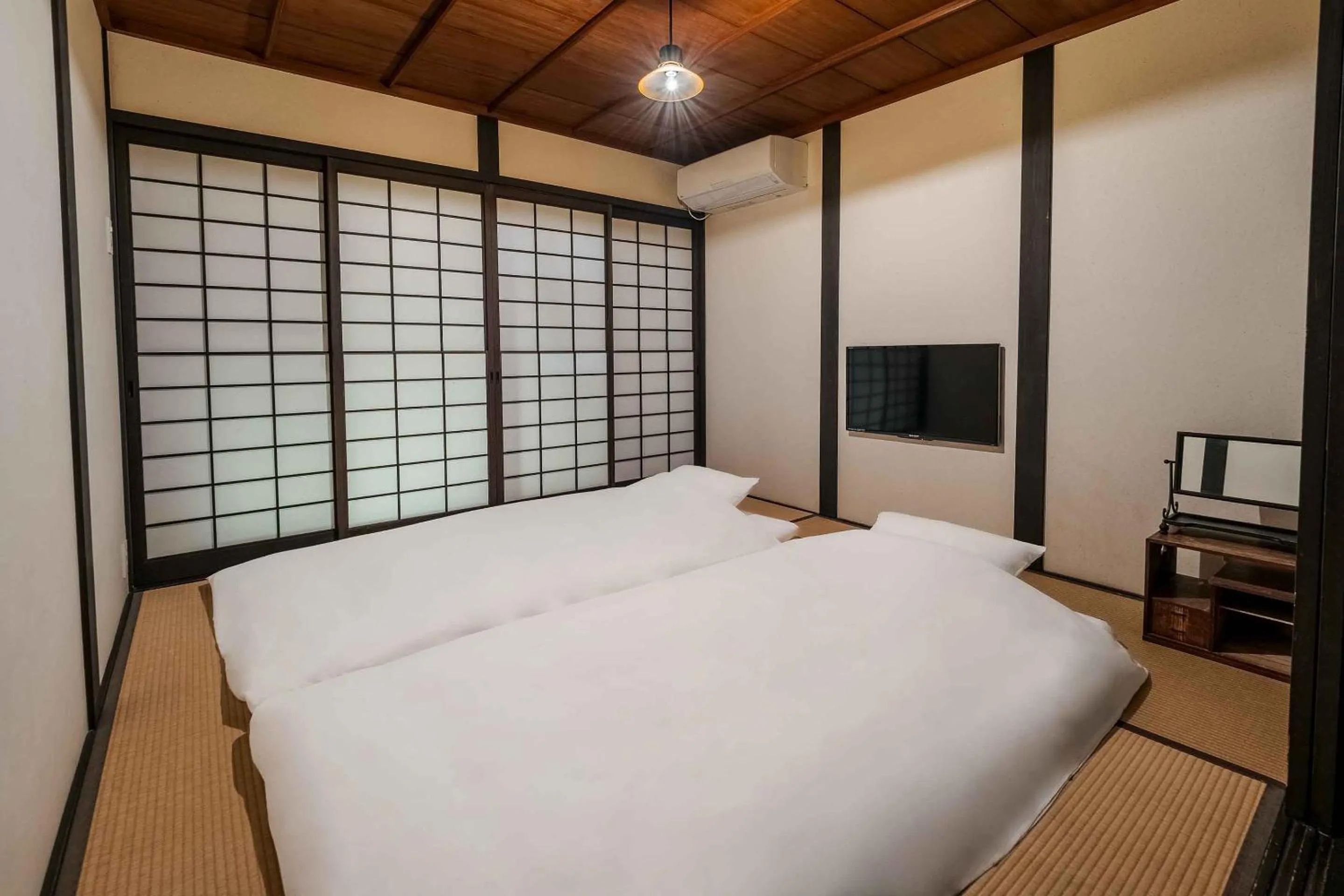 Bedroom, Bed in Anzu an Machiya House