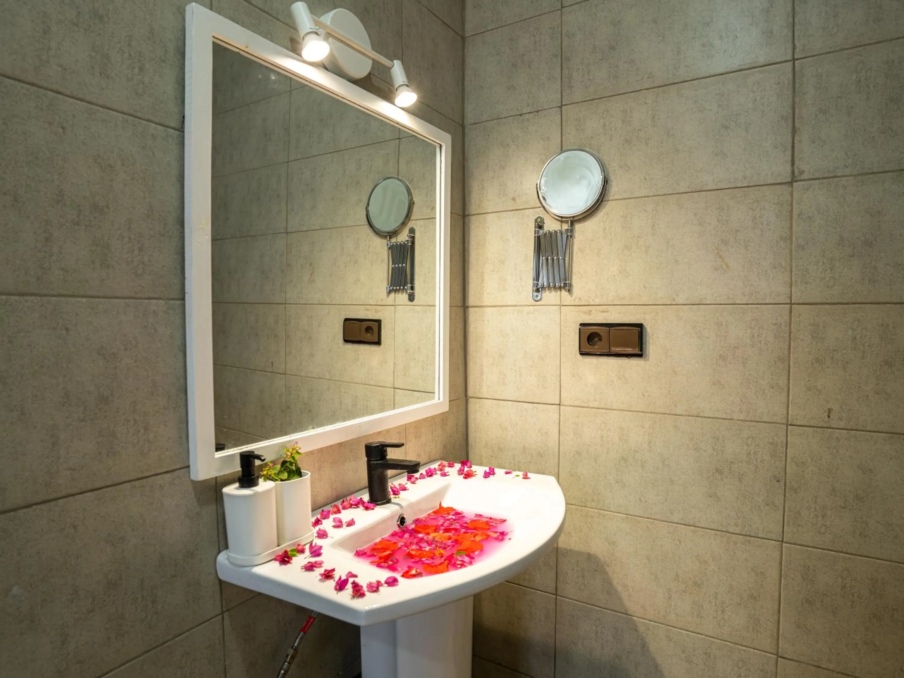 Bathroom in Resort Hotel El Cortijo & Spa