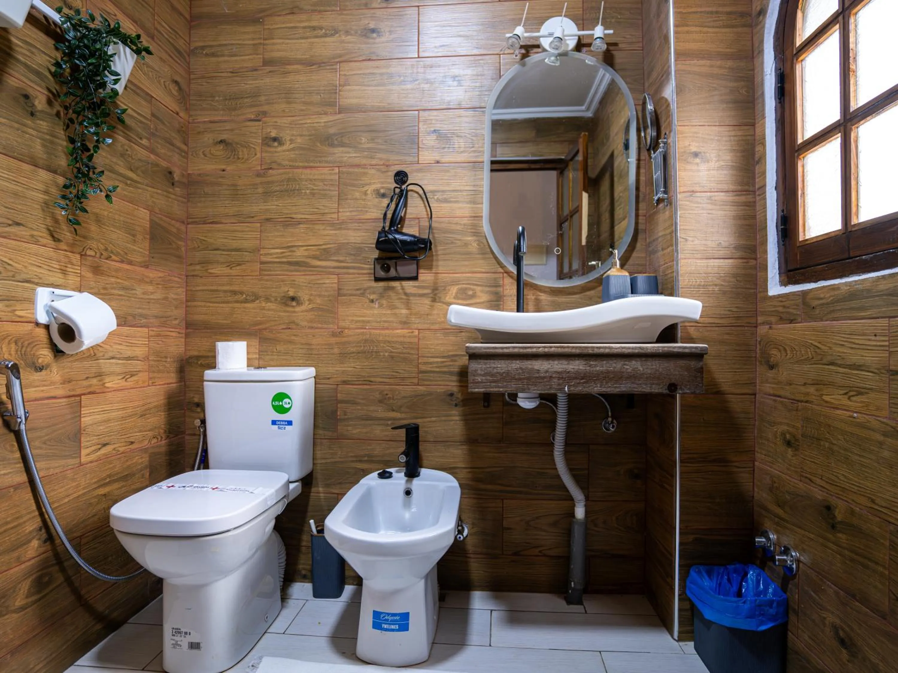 Shower in Resort Hotel El Cortijo & Spa