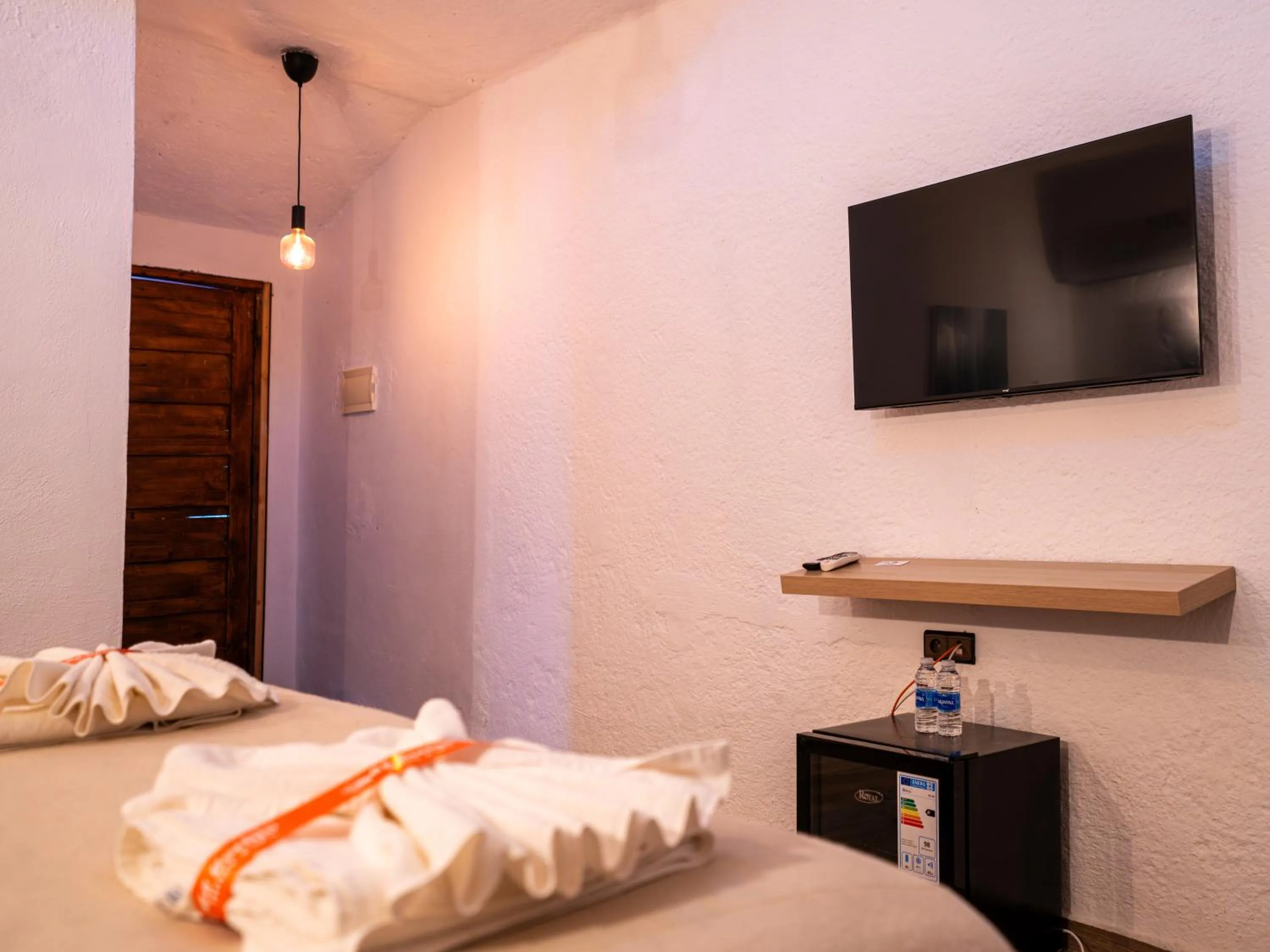 Communal lounge/ TV room, Bed in Resort Hotel El Cortijo & Spa