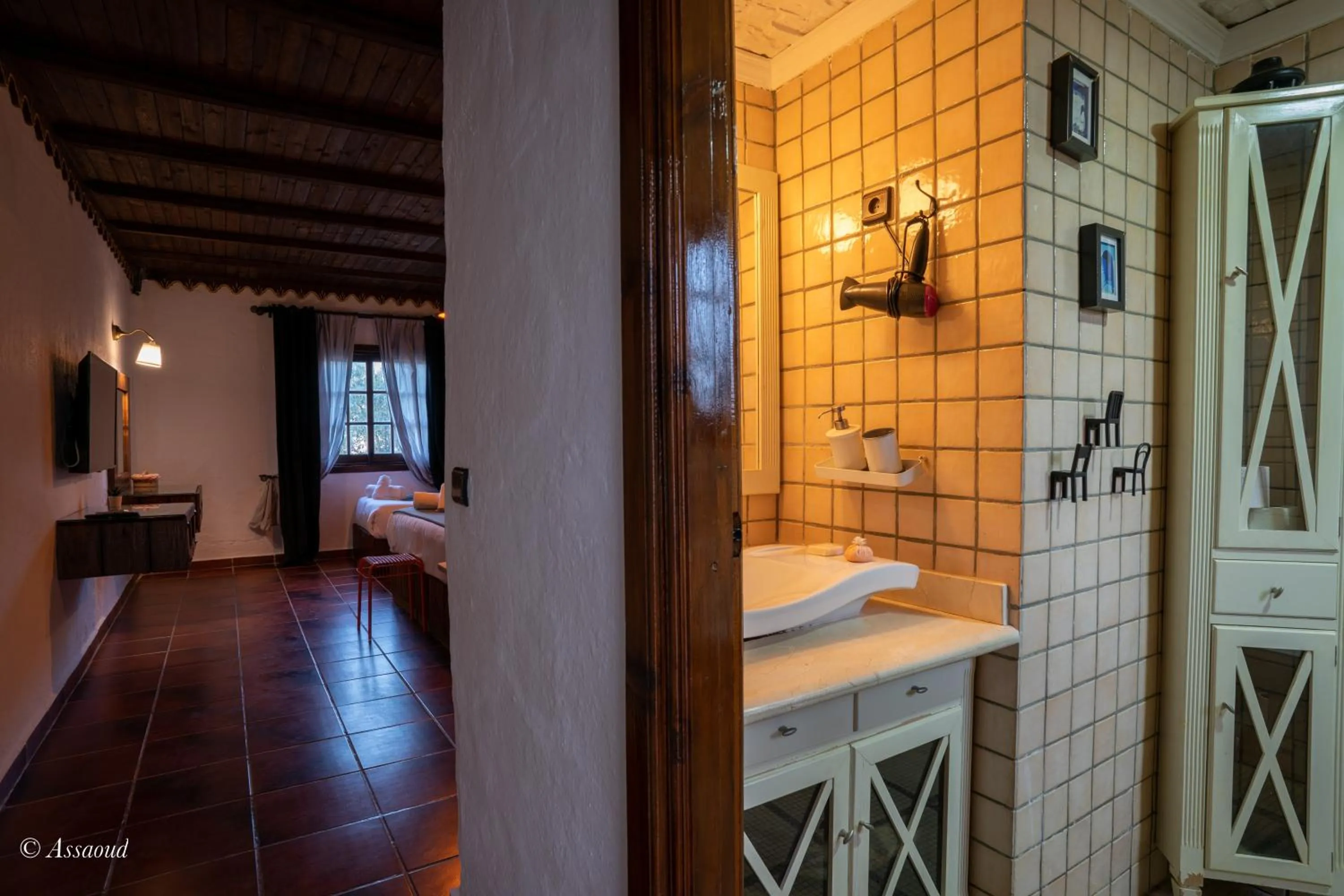 Bathroom, Bed in Resort Hotel El Cortijo & Spa