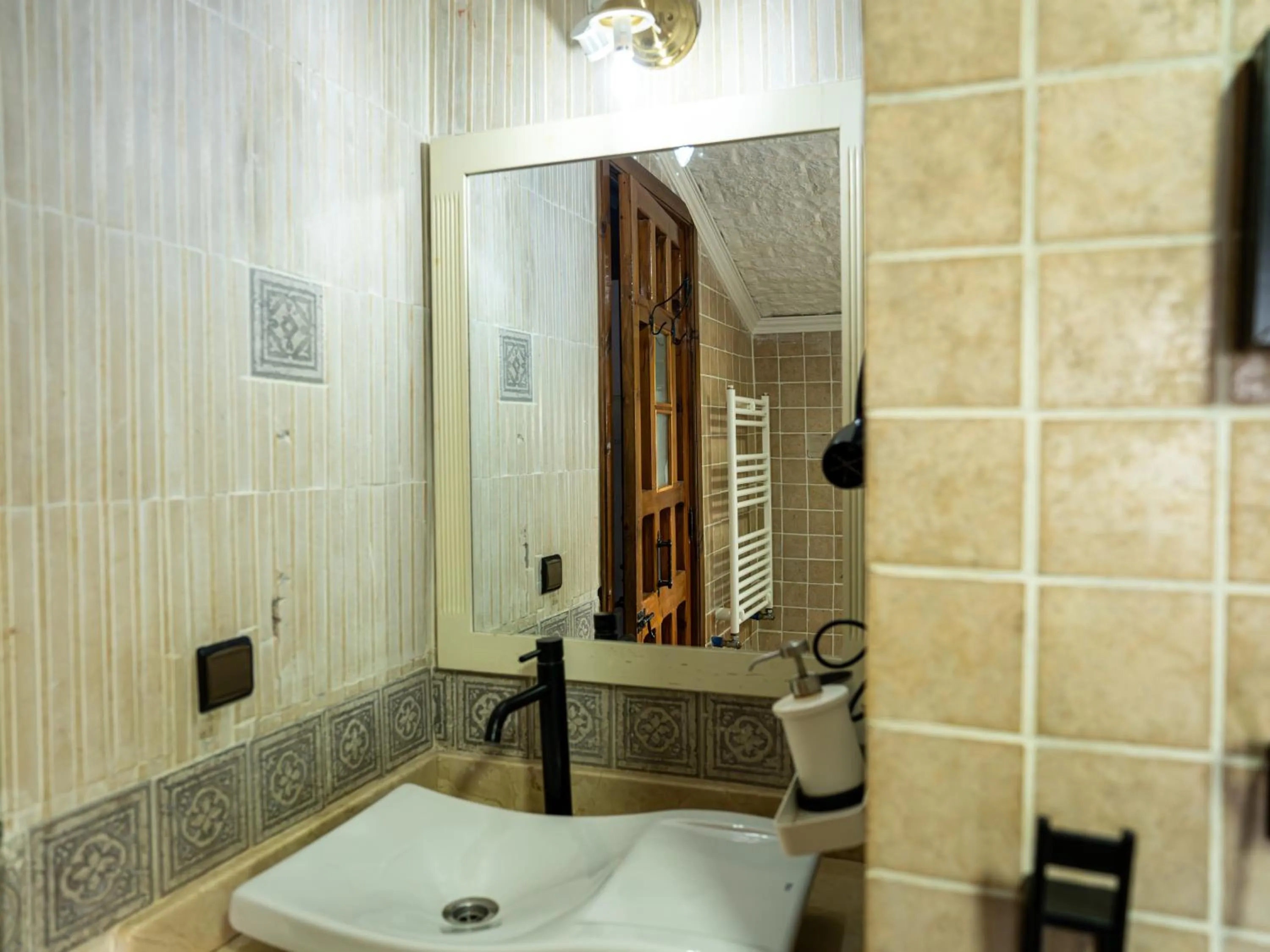 Shower in Resort Hotel El Cortijo & Spa