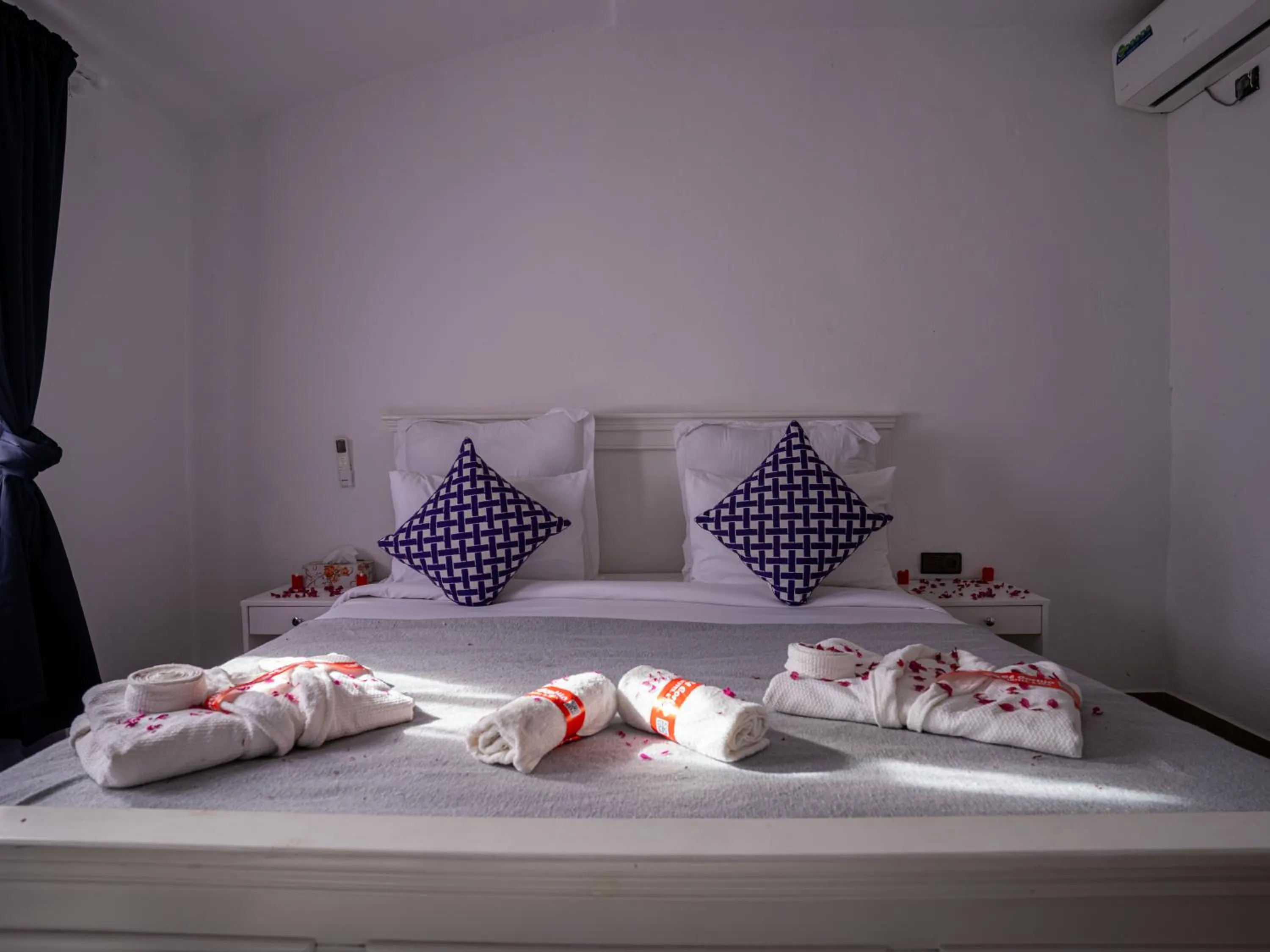 Bed in Resort Hotel El Cortijo & Spa