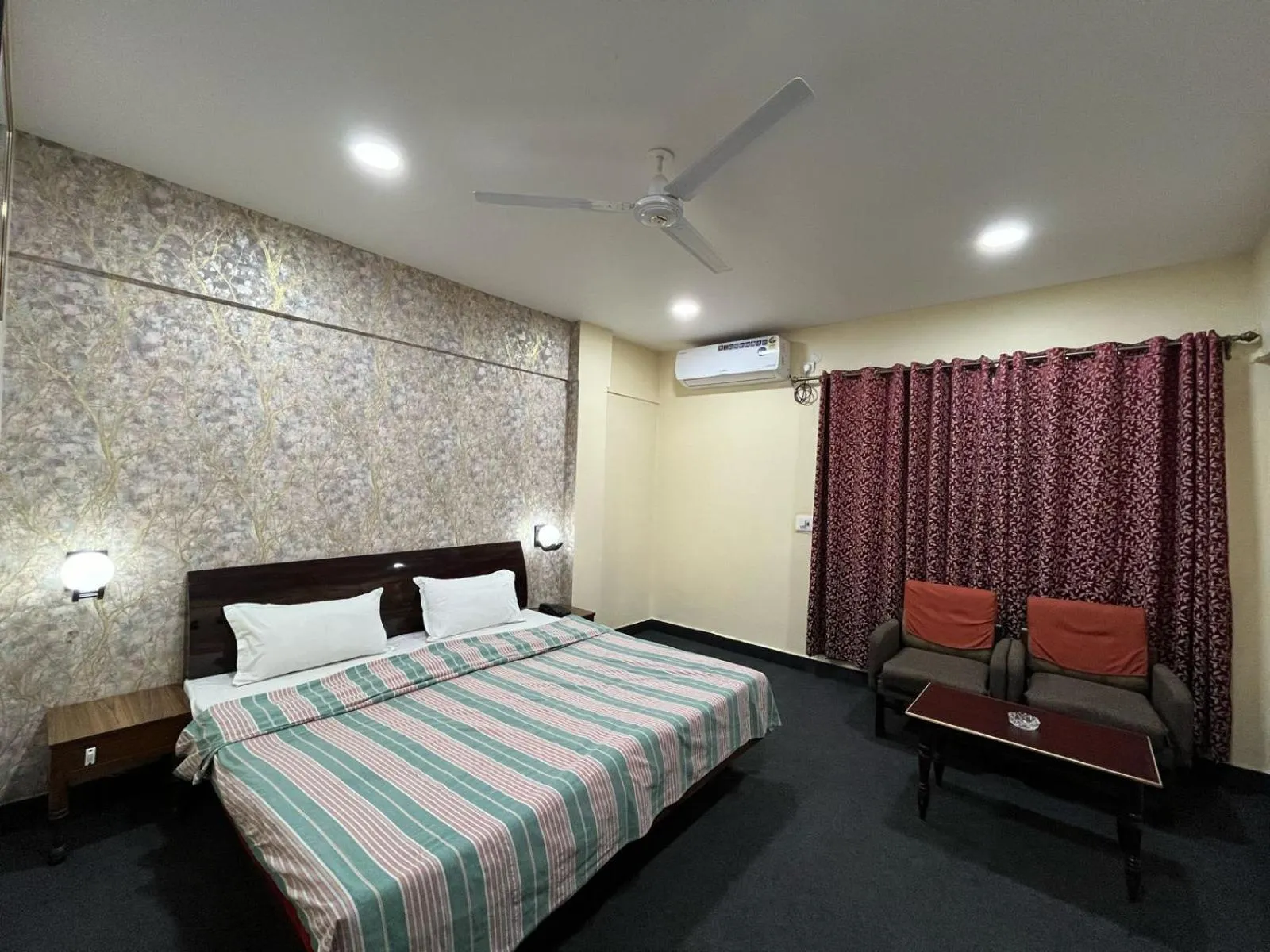 Bed in Gautam Hotel