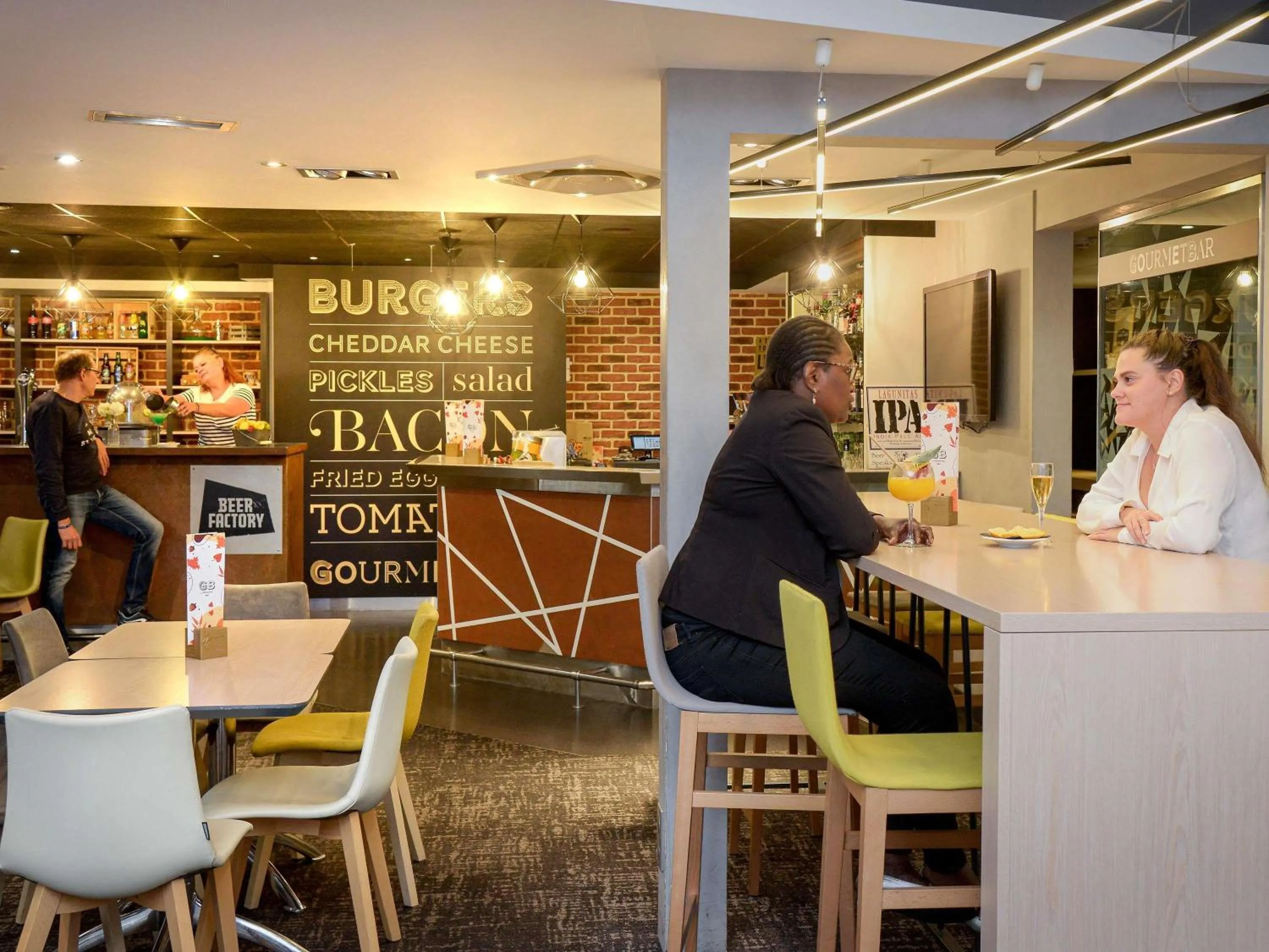 Lounge or bar in Novotel Toulouse Purpan Aéroport