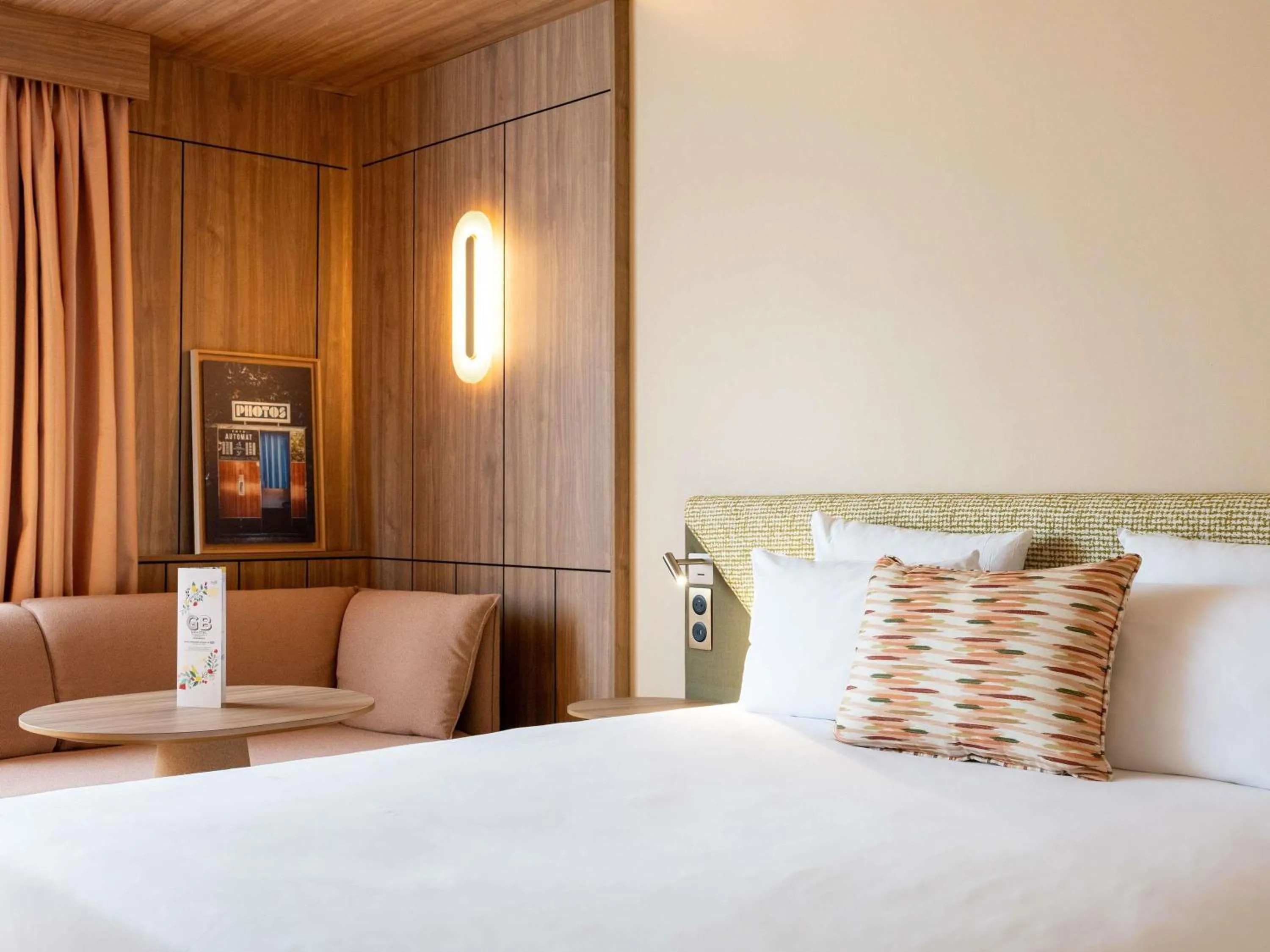 Bedroom, Bed in Novotel Toulouse Purpan Aéroport