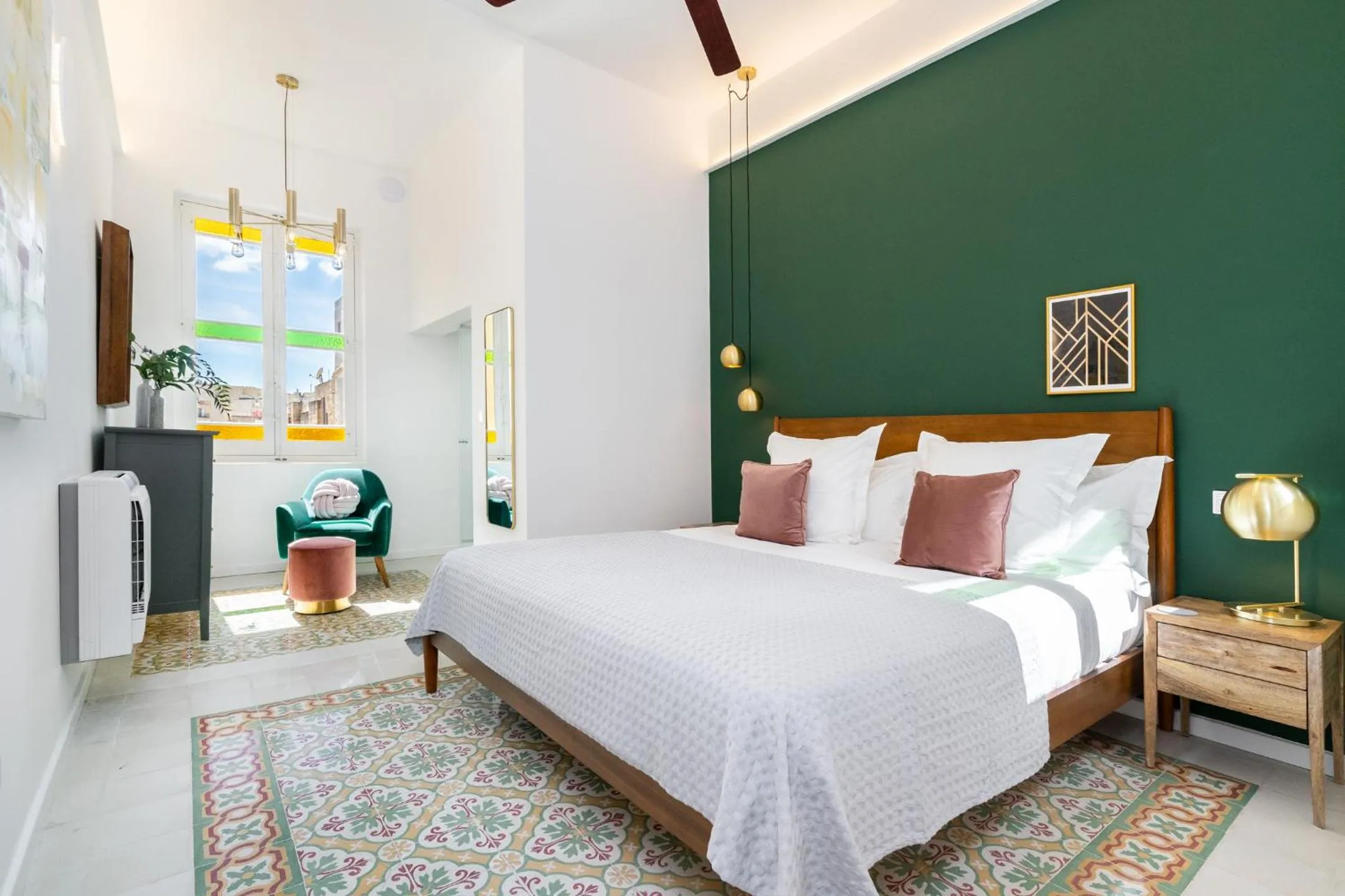 Bed in Amazing Art Deco Villa 150m to sea with Daily Housekeeping