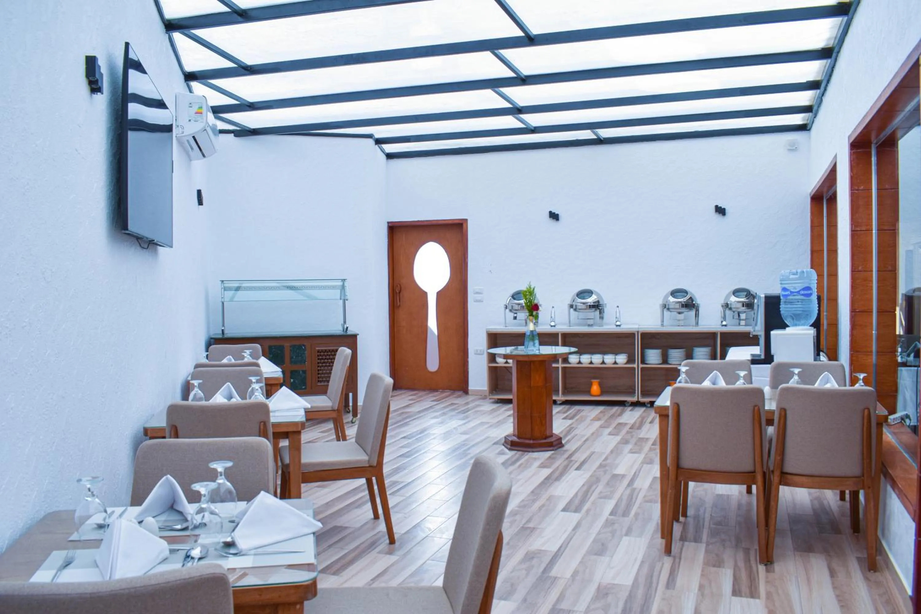 Restaurant/places to eat in Basma Executive Club